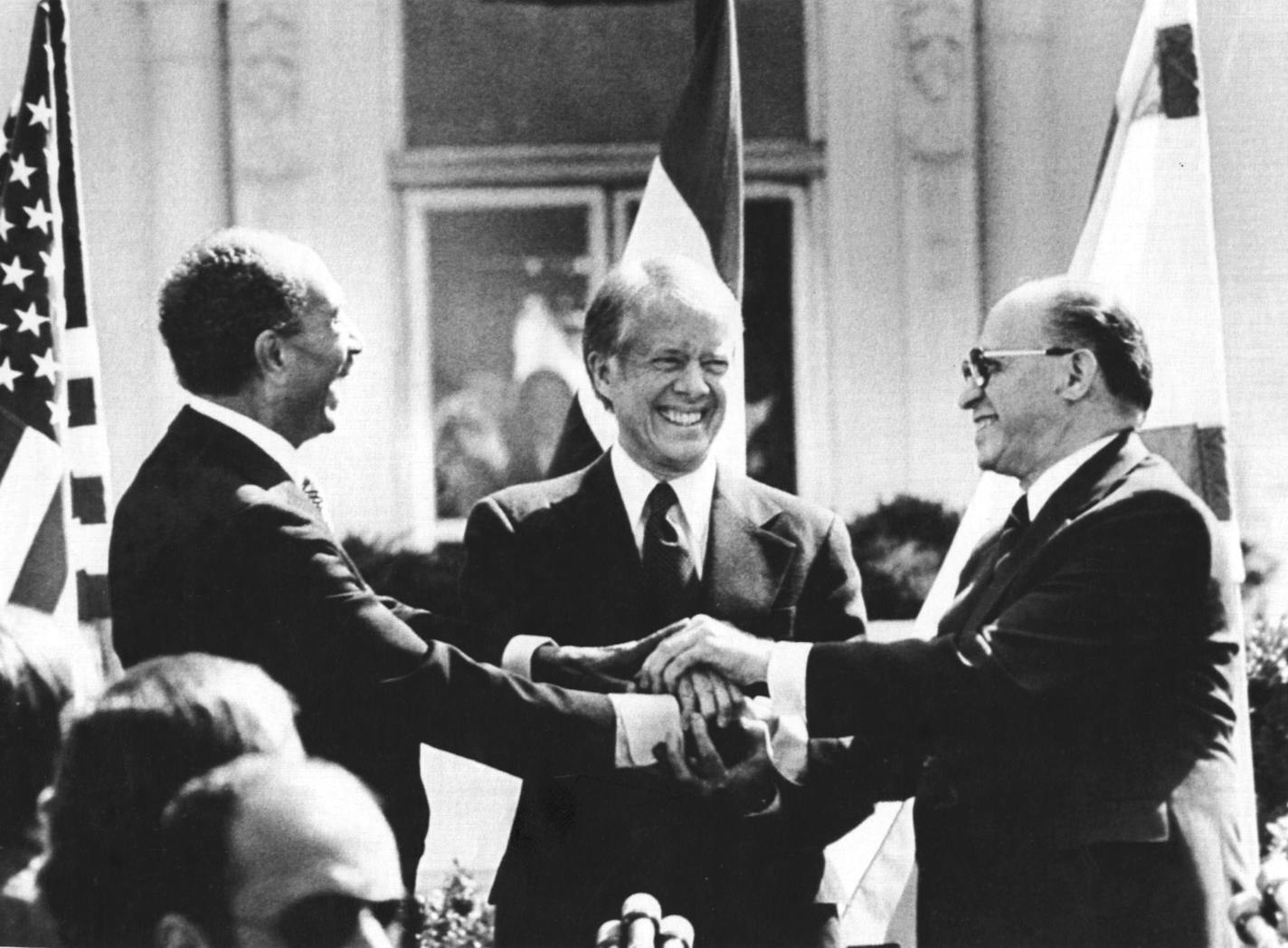 (left to right) Egyptian president Anwar Sadat, US president Jimmy Carter, and Israeli prime minister Menachem Begin are shown on the north lawn of the White House, shaking hands after signing the Mideast peace treaty, 3/26/1979. United Press International photo. ORG XMIT: MIN2014090217254150