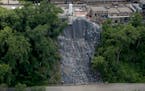 The mudslide along the West River Parkway. ] (KYNDELL HARKNESS/STAR TRIBUNE) kyndell.harkness@startribune.com in Minneapolis Min. Friday, June 27, 201