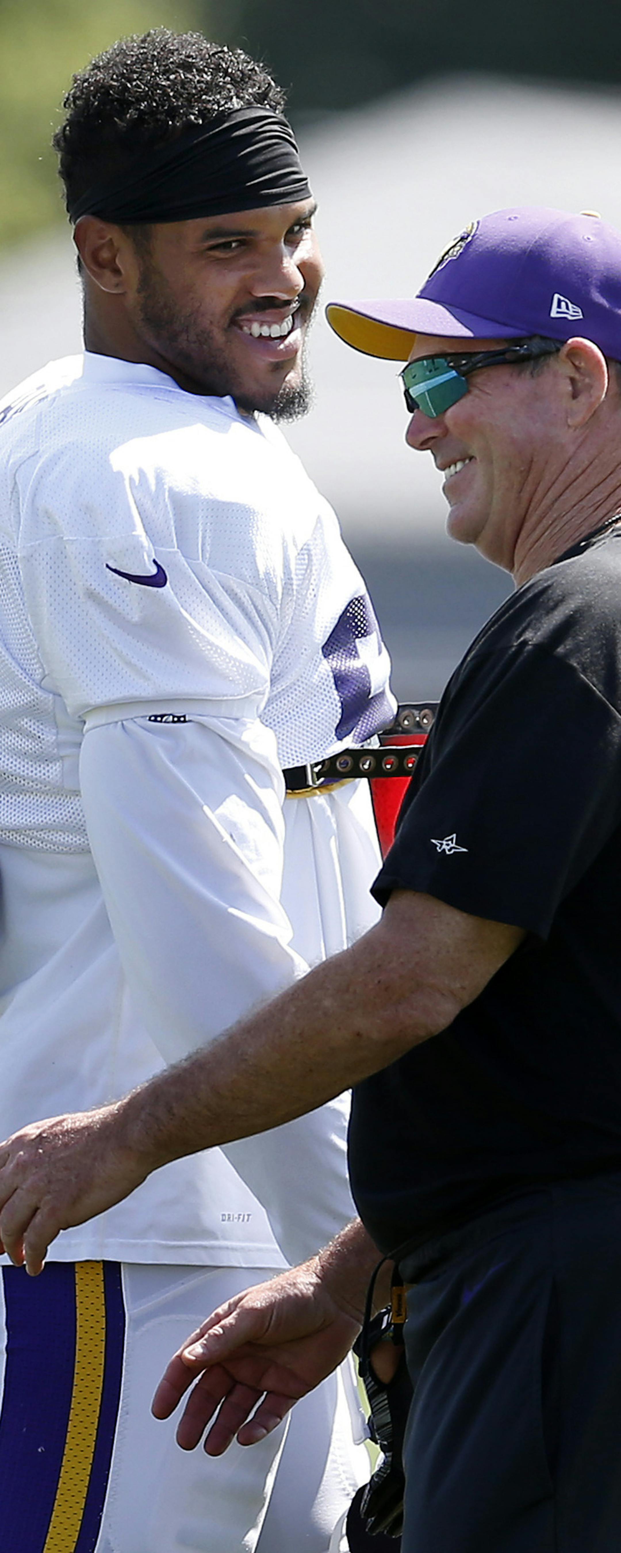 Minnesota Vikings head coach Mike Zimmer and Anthony Barr (55) during the afternoon practice on Tuesday. ] CARLOS GONZALEZ cgonzalez@startribune.com - August 11, 2015, Mankato, MN, NFL, Minnesota Vikings Training Camp, Minnesota State University, Mankato, ORG XMIT: MIN1508111852210981