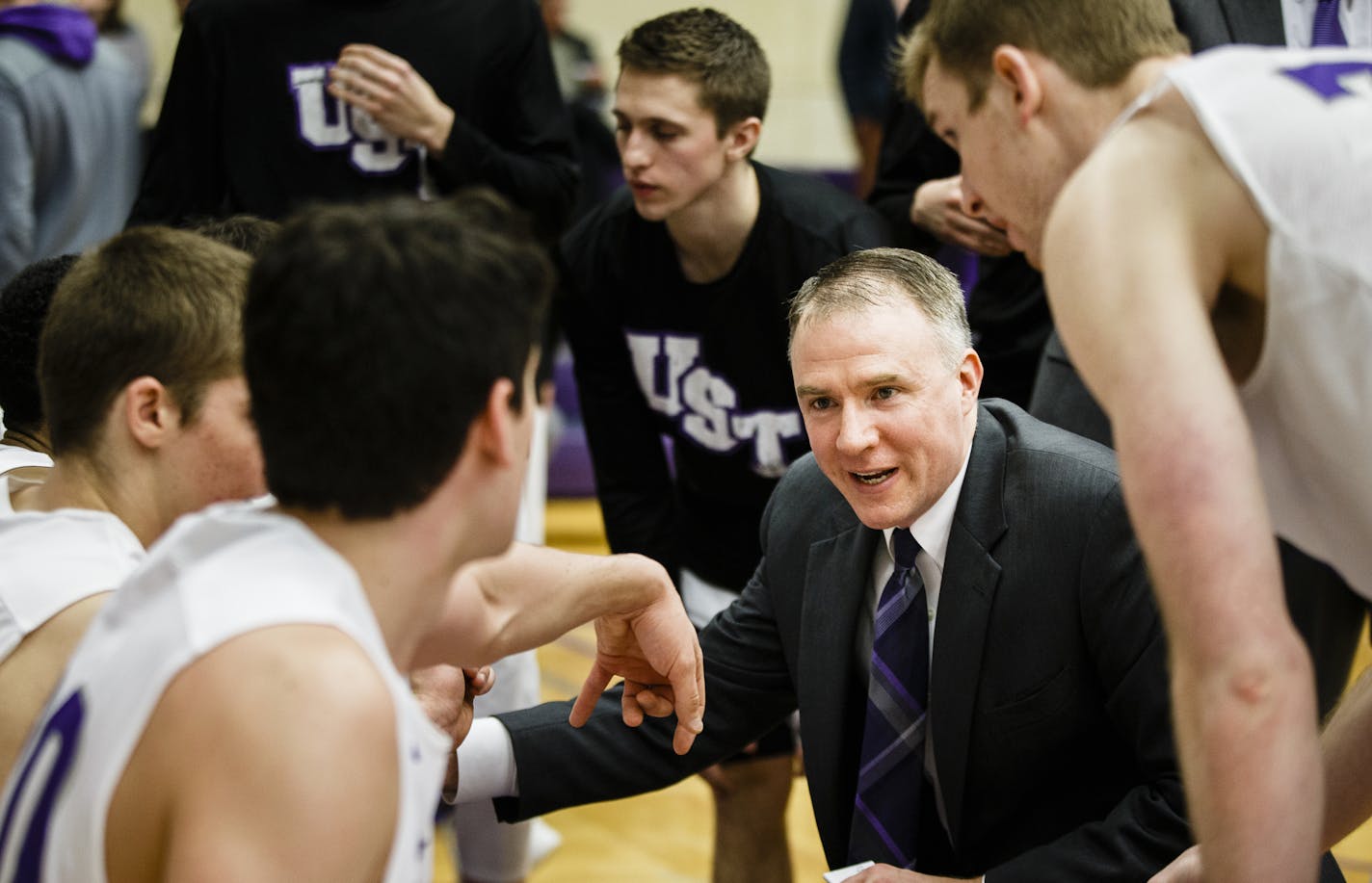 John Tauer addressed his St. Thomas players during a timeout at the MIAC championship game against St. Olaf, one of only three losses by the Final Four-bound Tommies this season.