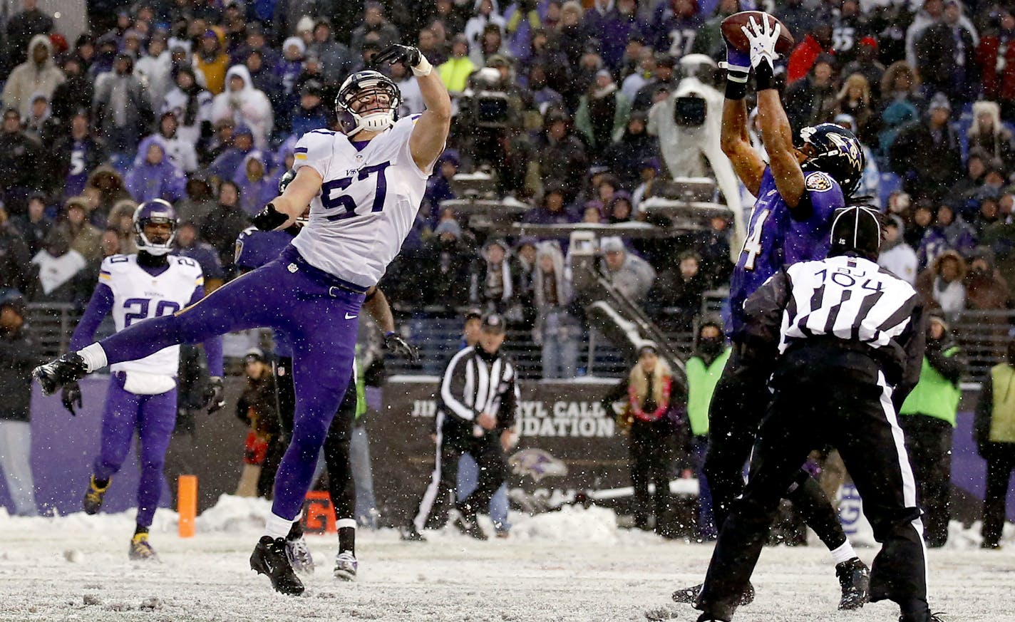 Marlon Brown (14) caught a touchdown pass while being defended by Audie Cole (57) in the final seconds of the fourth quarter to give the Ravens the lead. Baltimore beat Minnesota by a final score of 29-26. ] CARLOS GONZALEZ cgonzalez@startribune.com - December 8, 2013, Baltimore, MD, M&T Bank Stadium, NFL, Minnesota Vikings vs. Baltimore Ravens