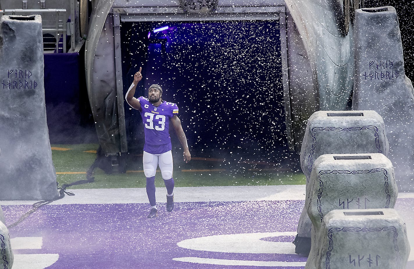 Minnesota Vikings running back Dalvin Cook ran out onto the field before the Vikings took on the Green Bay Packers at US Bank Stadium, Sunday, September 13, 2020 in Minneapolis, MN. ] ELIZABETH FLORES • liz.flores@startribune.com