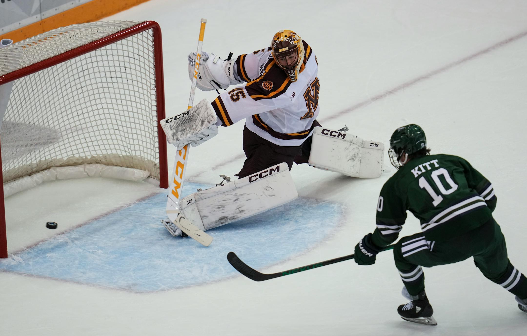 Minnesota goaltender Jack LaFontaine (45) blocked a shot by Mercyhurst forward Geoff Kitt (10) in the first period.