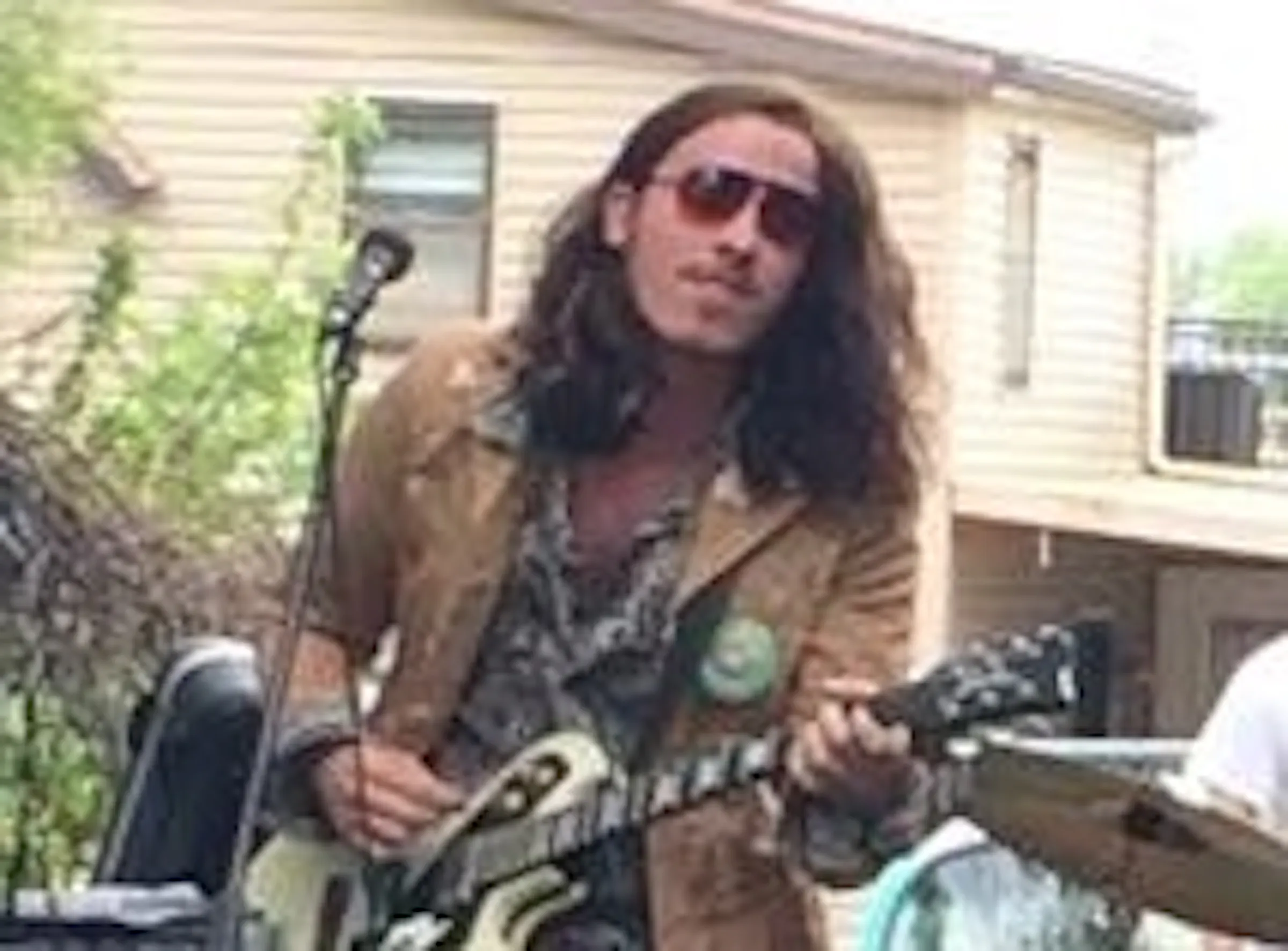 Car crash kills Mpls. rock singer/guitarist, his passenger