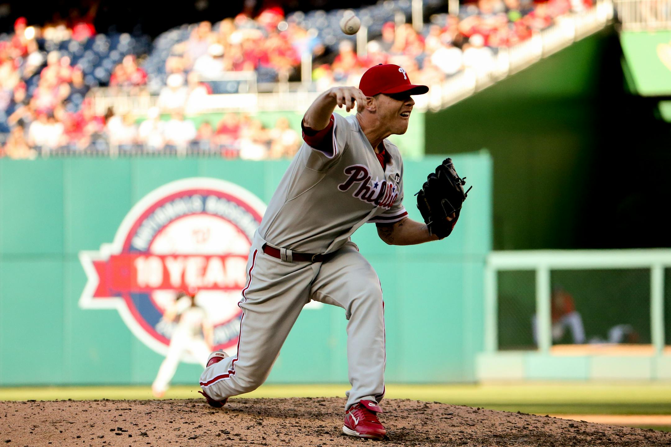Philadelphia Phillies relief pitcher Justin De Fratus (30) pitches in the ninth inning during a baseball game against the Washington Nationals at Nationals Park, Saturday, May 23, 2015, in Washington. (AP Photo/Andrew Harnik)