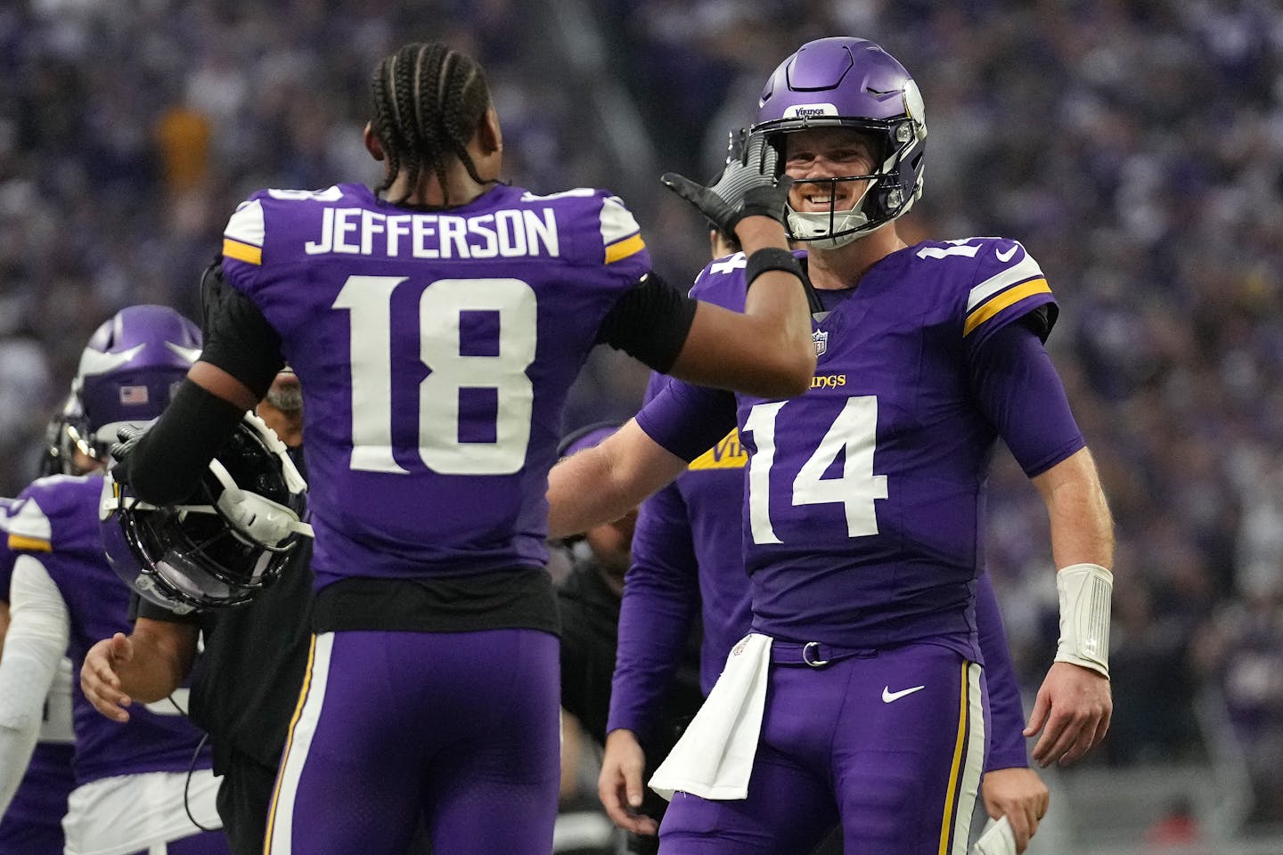 Sam Darnold, Vikings rout Kirk Cousins’ Falcons 42-21