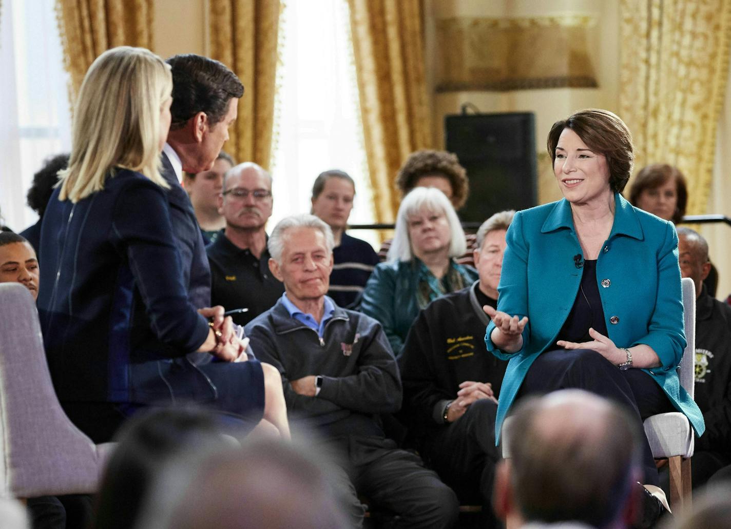 Democratic presidential candidate Sen. Amy Klobuchar, D-Minn., speaks to Fox News co-anchors Bret Baier and Martha MacCallum during a Fox News Channel town hall meeting, Wednesday, May 8, 2019, in Milwaukee. (AP Photo/Darren Hauck)