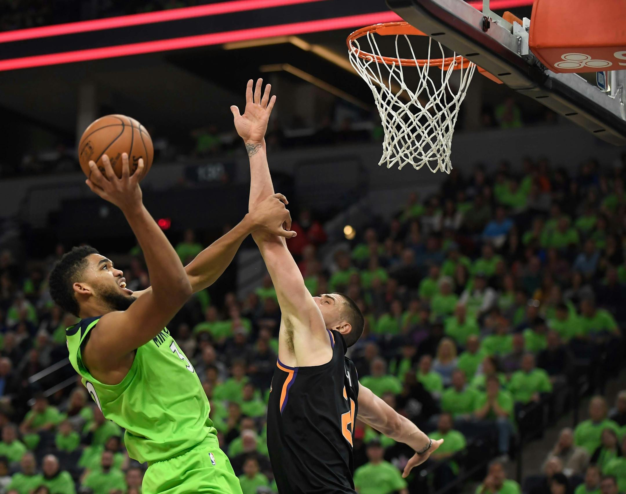 Minnesota Timberwolves center Karl-Anthony Towns (32) scored a layup past Phoenix Suns center Alex Len (21) in the second half. ] AARON LAVINSKY ï aaron.lavinsky@startribune.com The Minnesota Timberwolves played the Phoenix Suns on Saturday, Dec. 16, 2017 at Target Center in Minneapolis, Minn.