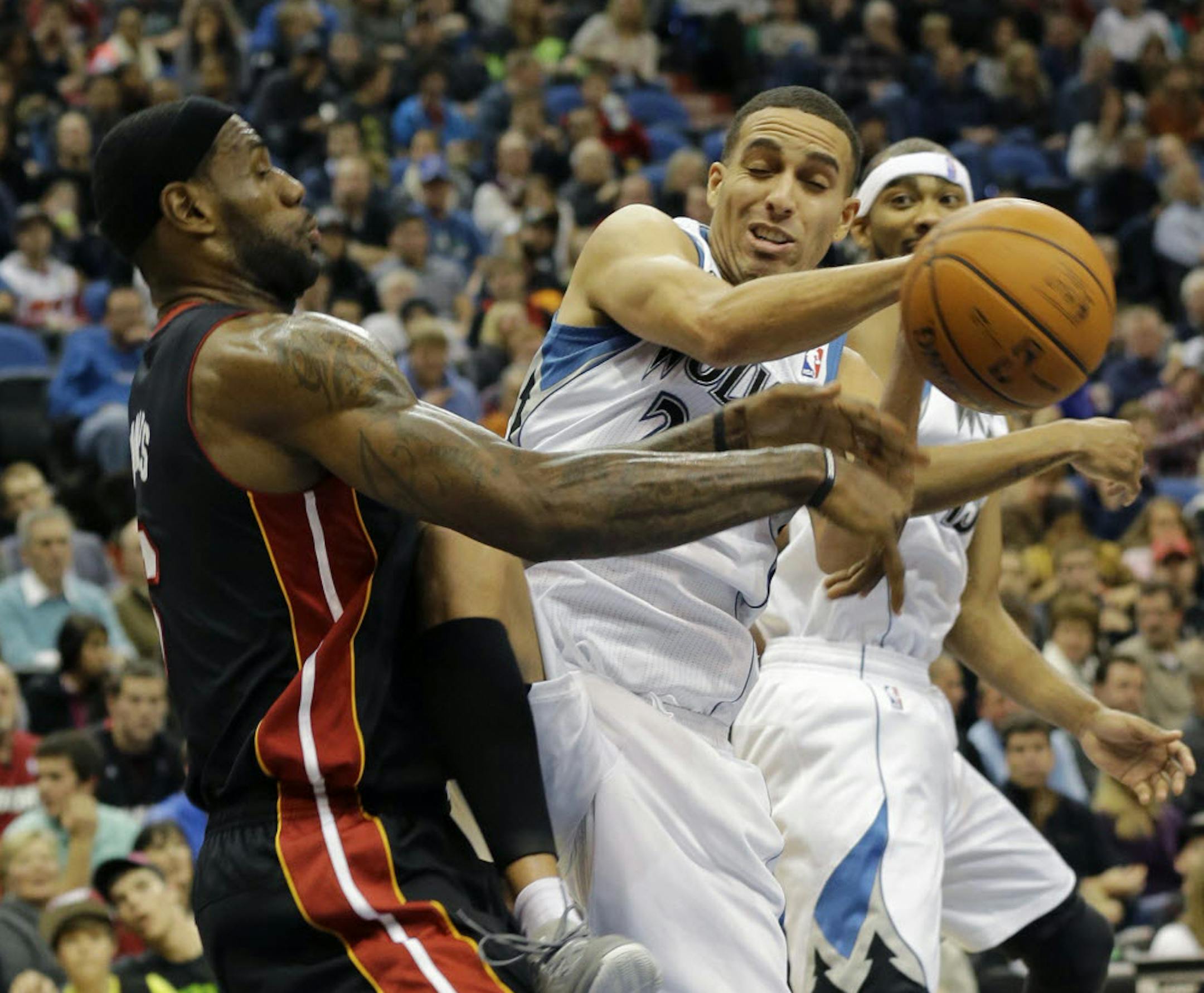 Wolves guard Kevin Martin, right, and Heat forward LeBron James battled for a rebound during the second quarter Dec. 7.