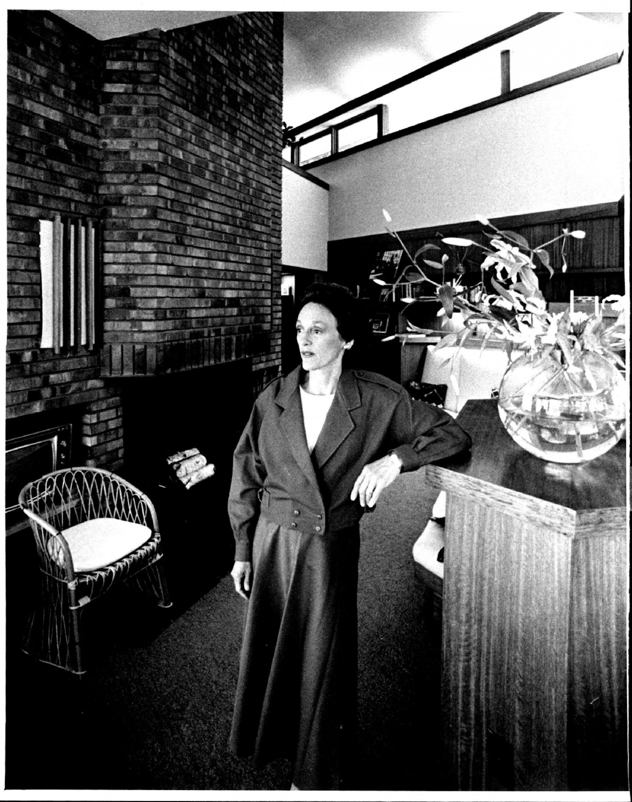 August 4, 1984 Joan Mondale stood in the living area of the Mondale's North Oaks home, designed by John Howe. August 6, 1984 Joan Mondale poses in the living area of the Mondale home, designed by John Howe. Duane Braley, Minneapolis Star Tribune ORG XMIT: MIN2015091413425319