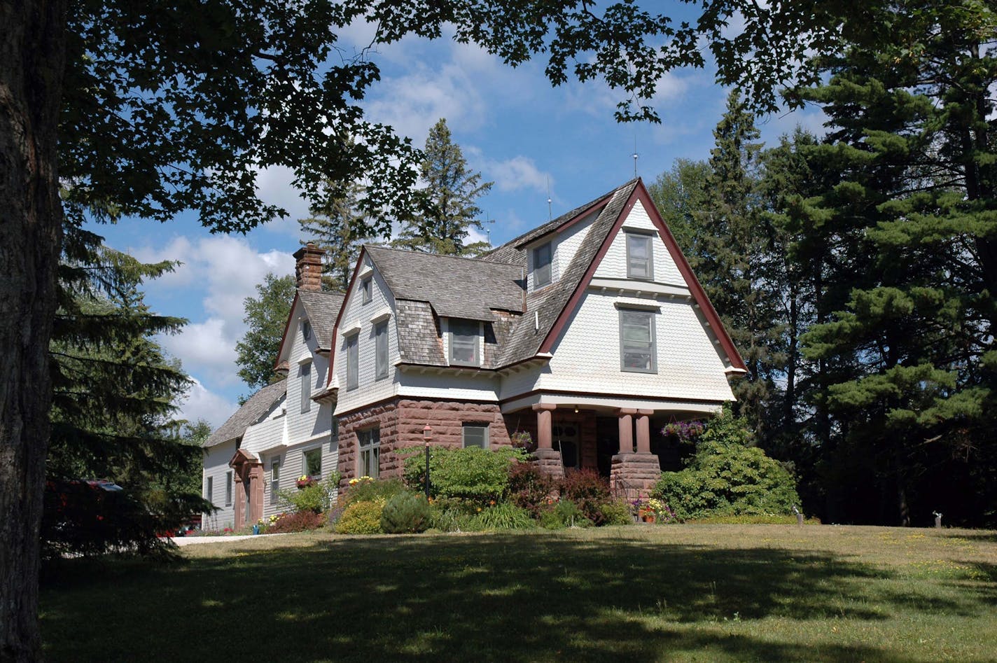 Though the gracious main house at Pinehurst Inn dates to 1885, modern touches include Energy Star appliances and recycling containers.