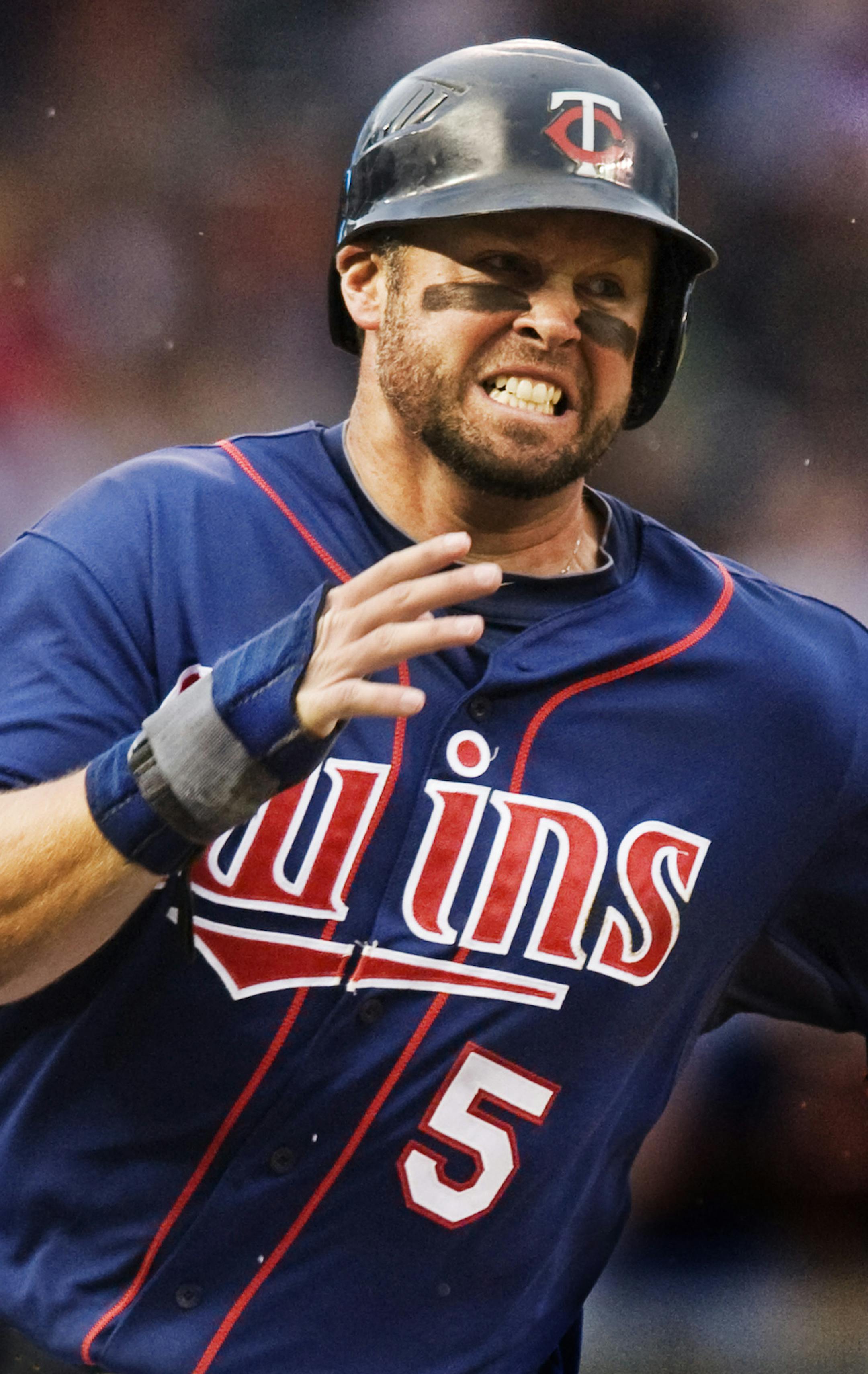 DAVID BREWSTER ï dbrewster@startribune.com Monday 09/07/10 Minneapolis TWINS vs. KANSAS CITY ROYALS ] In the bottom of the 4th inning, Michael Cuddyer heads for home on a hit from Jim Thome, for the Twins 2nd run. ORG XMIT: MIN2013071517065369 ORG XMIT: MIN1307151711150890