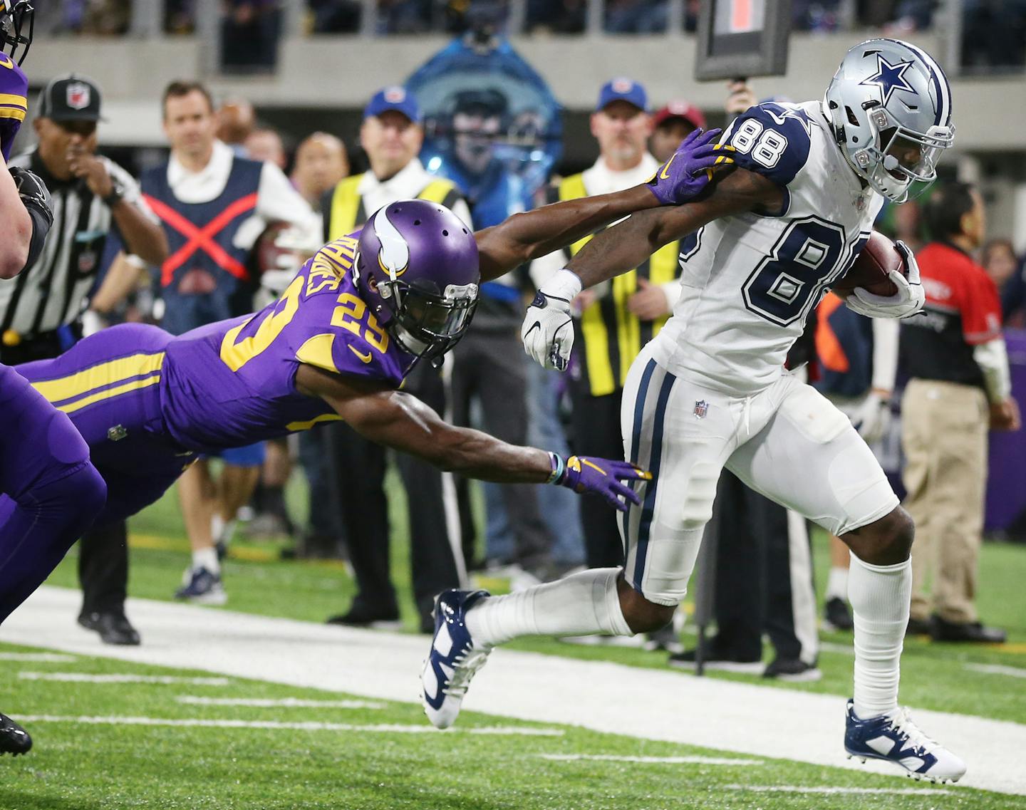 Dallas Cowboys wide receiver Dez Bryant (88) scored a forth quarter touchdown over Minnesota Vikings cornerback Xavier Rhodes (29) at U.S. Bank Stadium Thursday December 01,2016 in Minneapolis MN. The Minnesota Vikings hosted the Dallas Cowboys ] Jerry Holt / jerry. Holt@Startribune.com