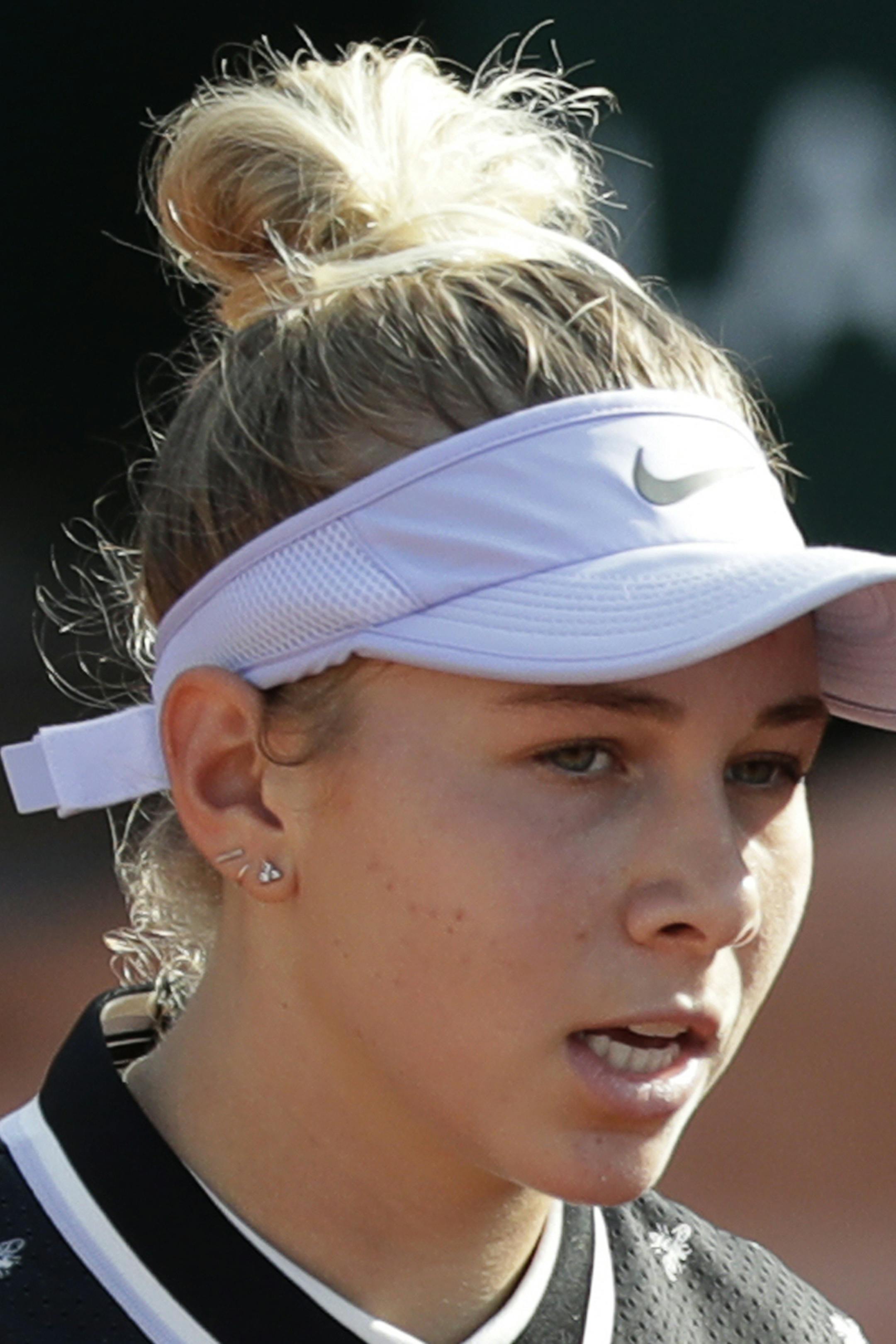Amanda Anisimova of the U.S. clenches her fist after scoring a point against Spain's Aliona Bolsova during their fourth round match of the French Open tennis tournament at the Roland Garros stadium in Paris, Monday, June 3, 2019. (AP Photo/Pavel Golovkin)