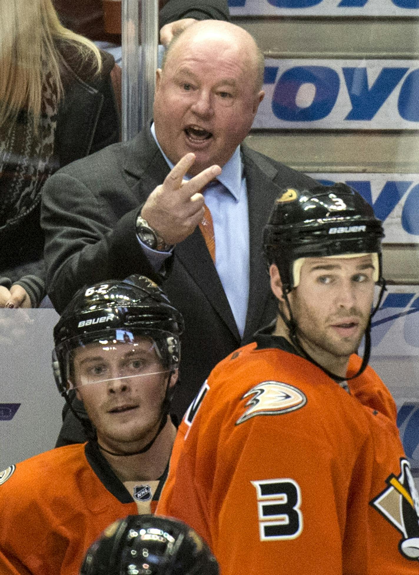 MANDATORY CREDIT: KYUSUNG GONG - ORANGE COUNTY REGISTER Ducks head coach Bruce Boudreau yells instructions to his players during a game against the Predators at Honda Center on Sunday. ///ADDITIONAL INFORMATION: ducks.1102-11/1/15- KYUSUNG GONG, STAFF PHOTOGRAPHER &#xf1; Ducks vs. Predators