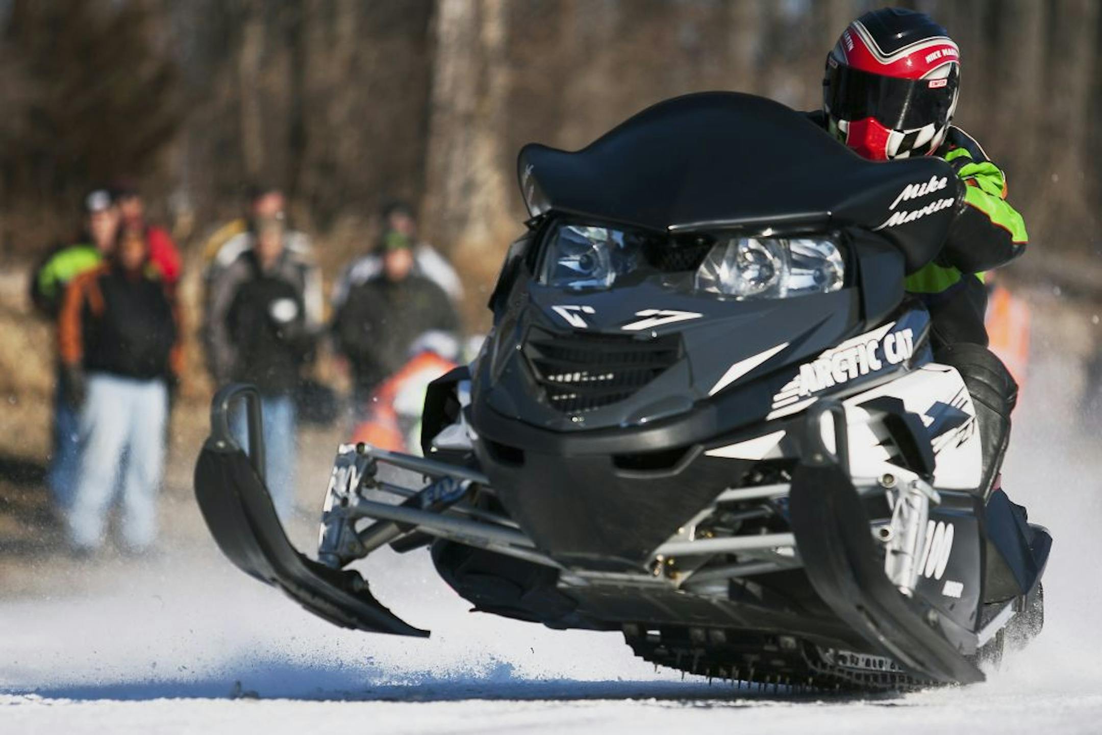 Arctic Cat's global snowmobile sales fell 2 percent to $122 million despite growth in Sweden, Norway, Finland and Russia.