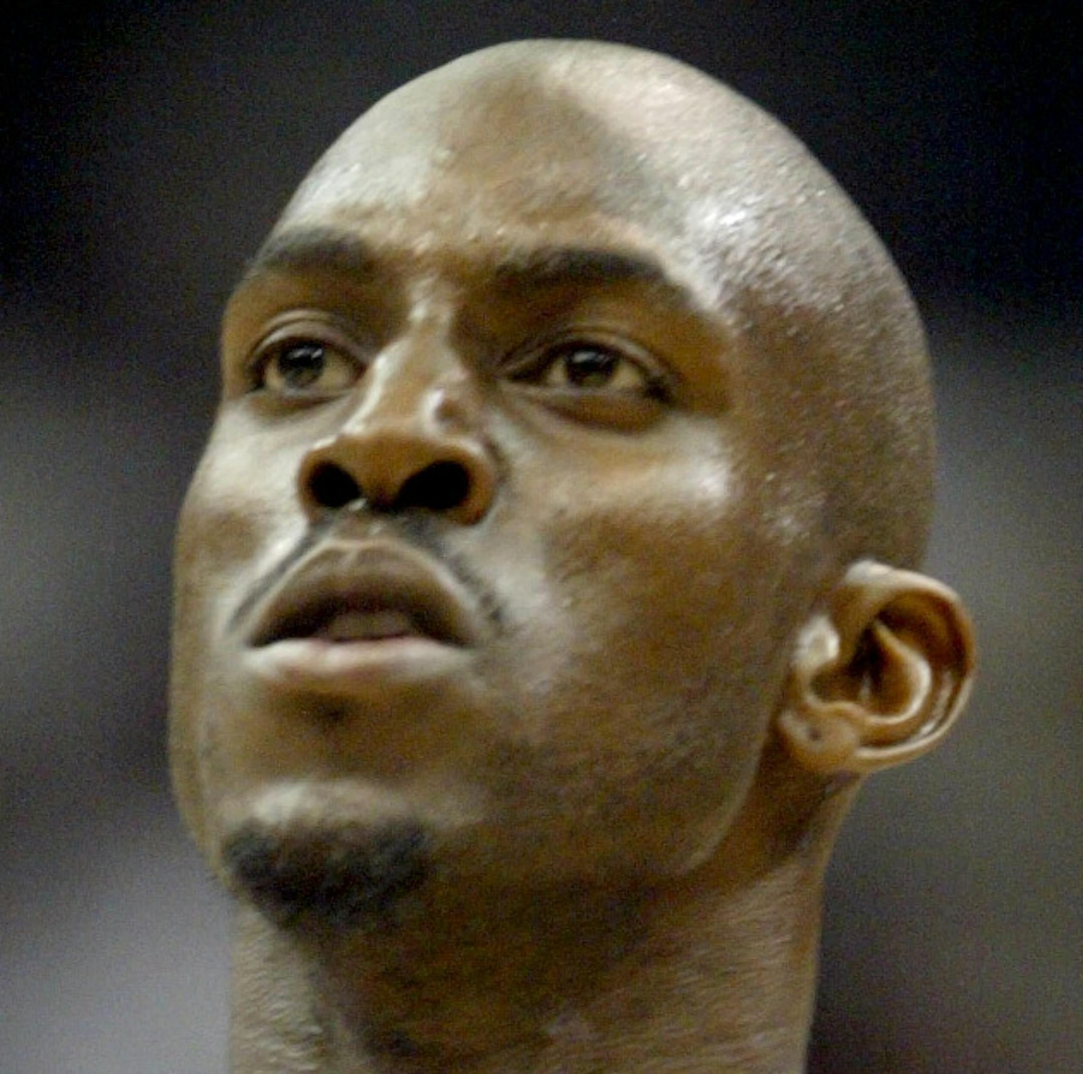 Carlos Gonzalez/Star Tribune April 21, 2004
Minneapolis, MN- Target Center
NBA Playoffs - Minnesota Timberwolves vs. Denver Nuggets --- Game-2
RITUALSˇ SUPERSTISIONS ÒHabits-- MinnesotaÌs Kevin Garnett, pounds his chest as he walks onto the court before the opening tip-off. Minnesota beat Denver by a final score of 95-81.