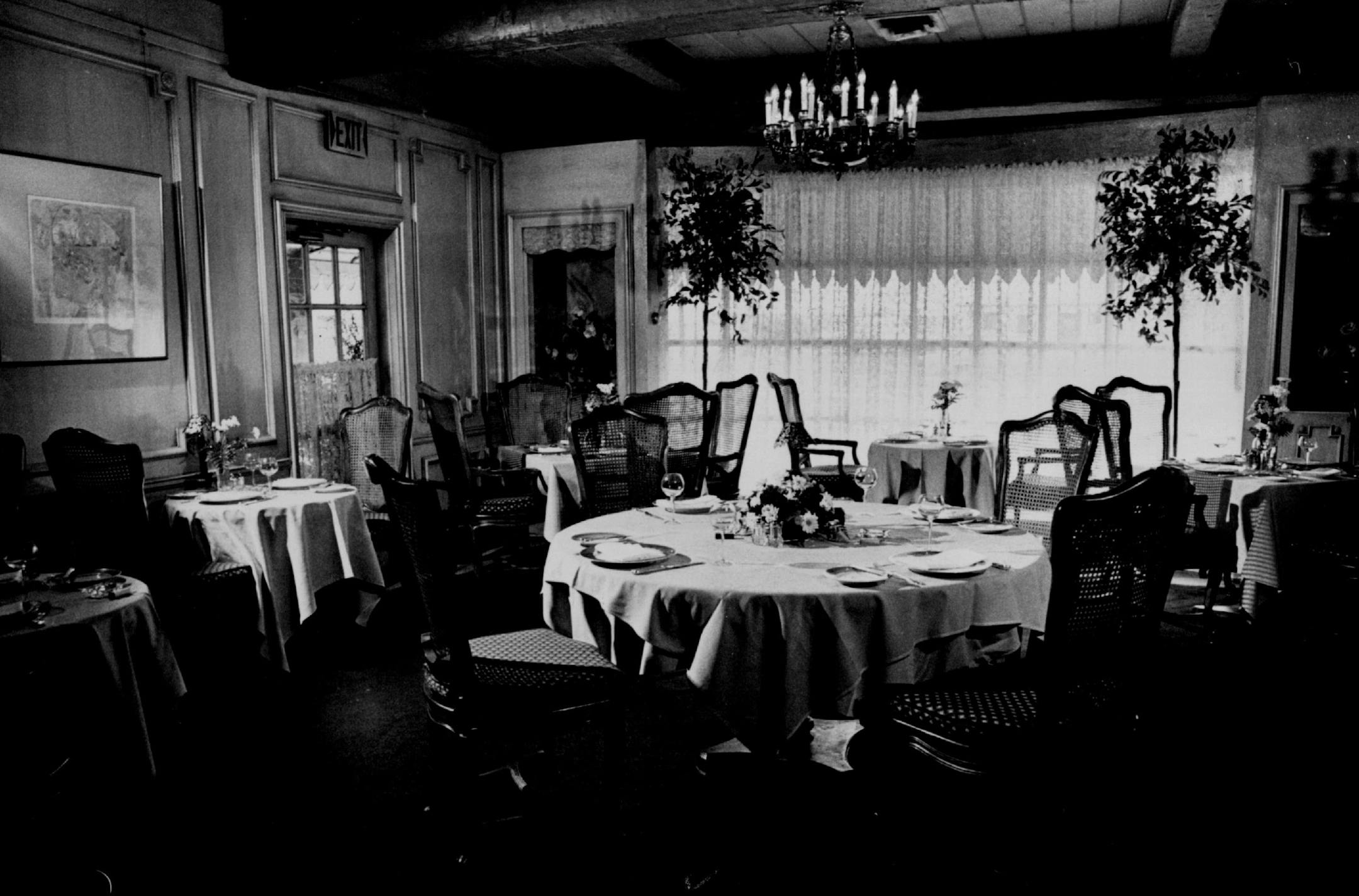 August 14, 1981 Chouette: A feast likely to expand the senses I would rathei eat one exquisite, if necessarily expensive, dinner out per year than a dozen mediocre ones. Enter Chouette, 739 E. Lake St., Wayzata. Chouette's menu is strictly a la carte, with hors d'oeuvres fetching as much as $13.50 and entrees as much as $21.50. Add soup, salad and dessert, figure in an apertif, wine, coffee and tip and you may have to cash in a T-bill to pay the tab. August 12, 1981 Tom Sweeney, Minneapolis Star