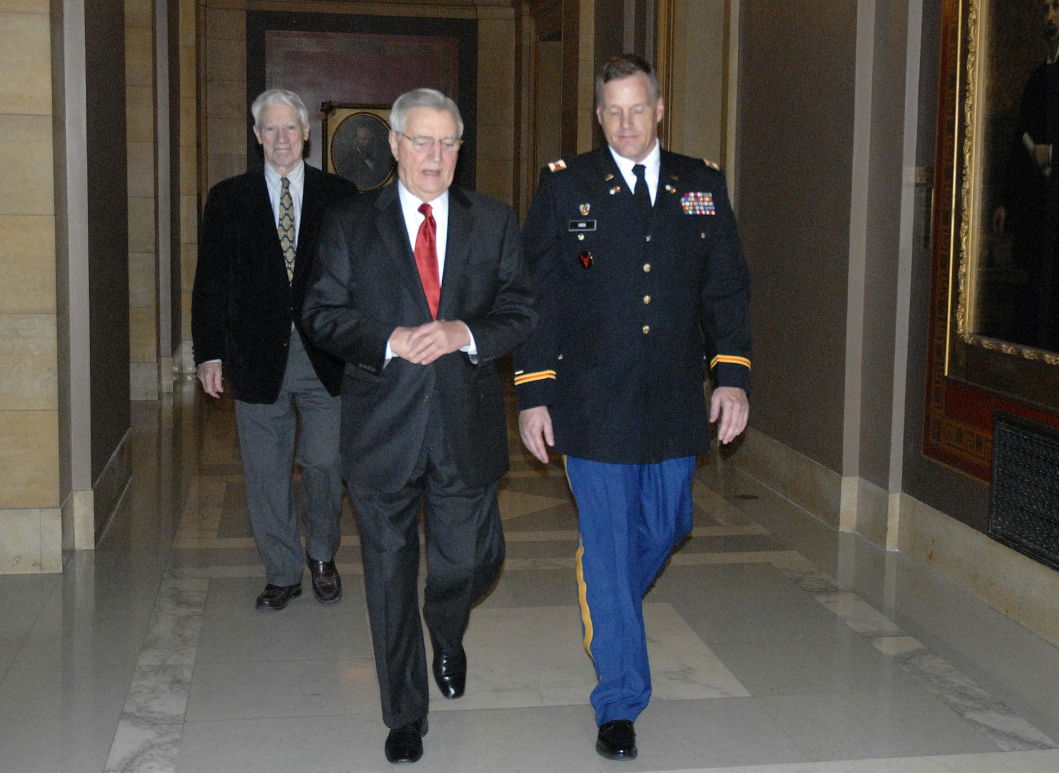Col. Mark Hodd, Minnesota National Guard (right), escorts former Vice President Walter Mondale and former Governor Wendell Anderson to the State of the State Feb. 15, 2012 at the Capitol in St. Paul, Minn. (U.S. Army photo by Master Sgt. Rich Kemp) zine/articles/index.php?item=3676 ORG XMIT: Minnesota National Guard