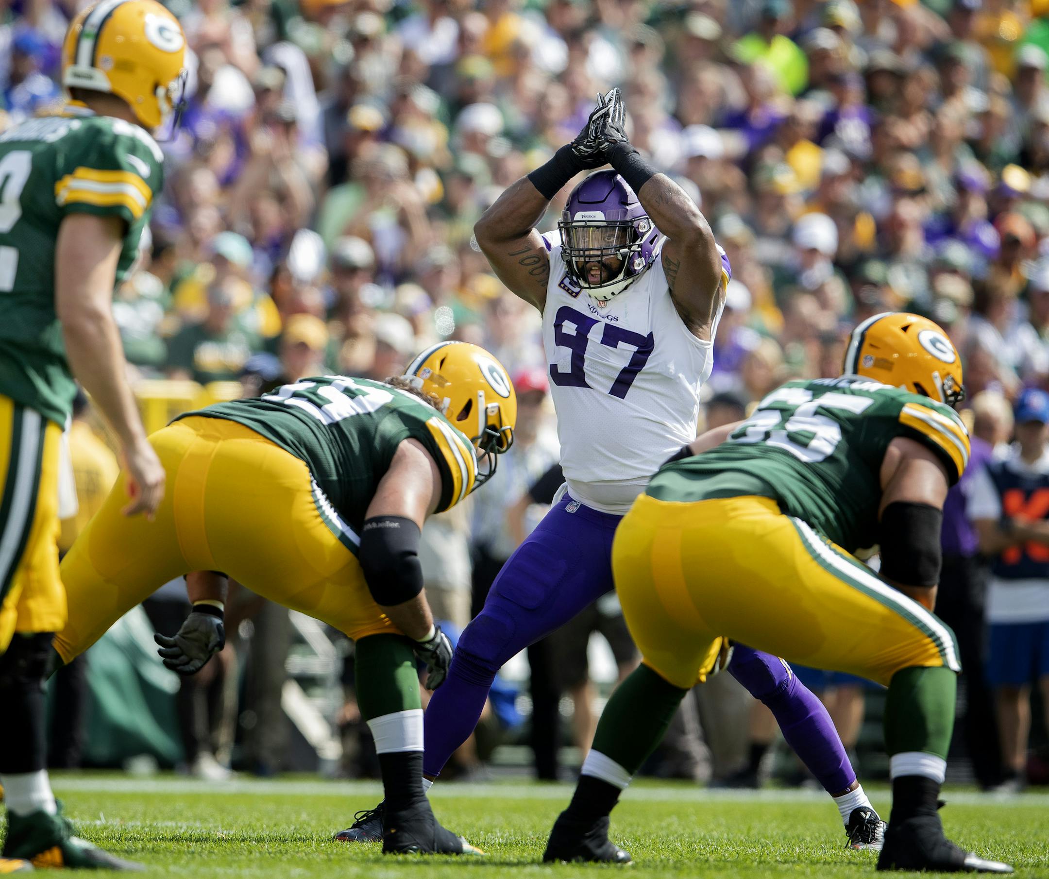 Vikings Everson Griffen tried to start a Skol Chant with Vikings fans in the second quarter. ] CARLOS GONZALEZ ï cgonzalez@startribune.com ñ September 16, 2018, Green Bay, WI, Lambeau Field, NFL, Minnesota Vikings vs. Green bay Packers
