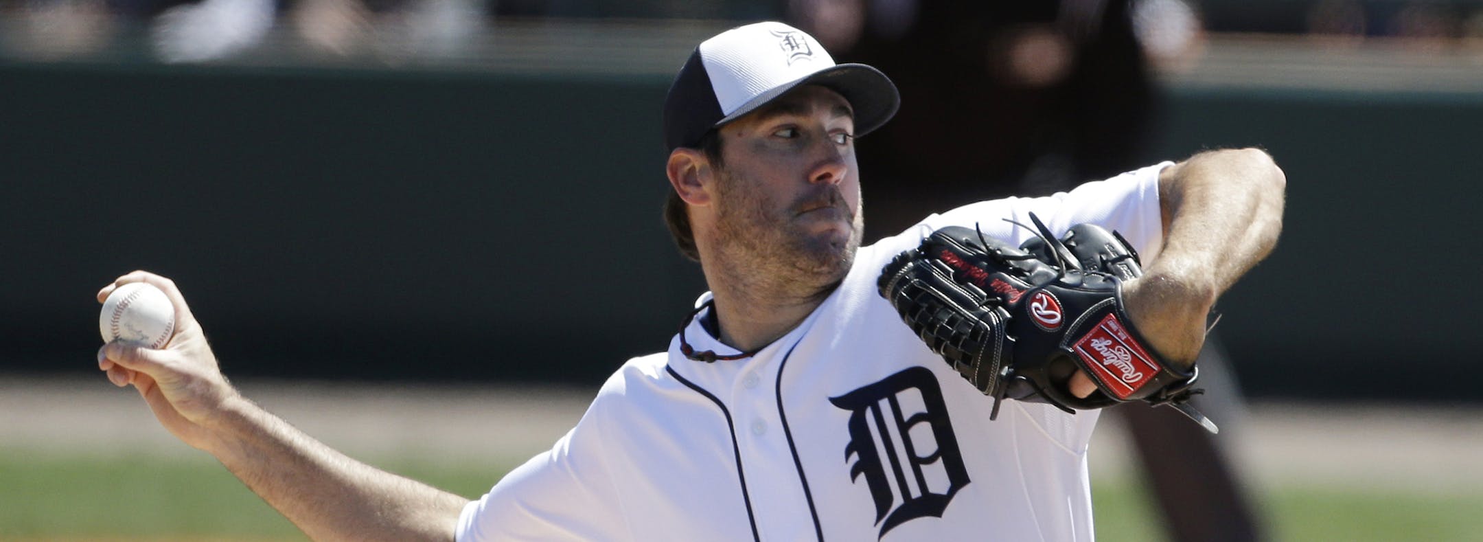 Detroit Tigers starting pitcher Justin Verlander throws during the first inning of an exhibition spring training baseball game against the Philadelphia Phillies, Wednesday, March 27, 2013 in Lakeland, Fla. (AP Photo/Carlos Osorio)