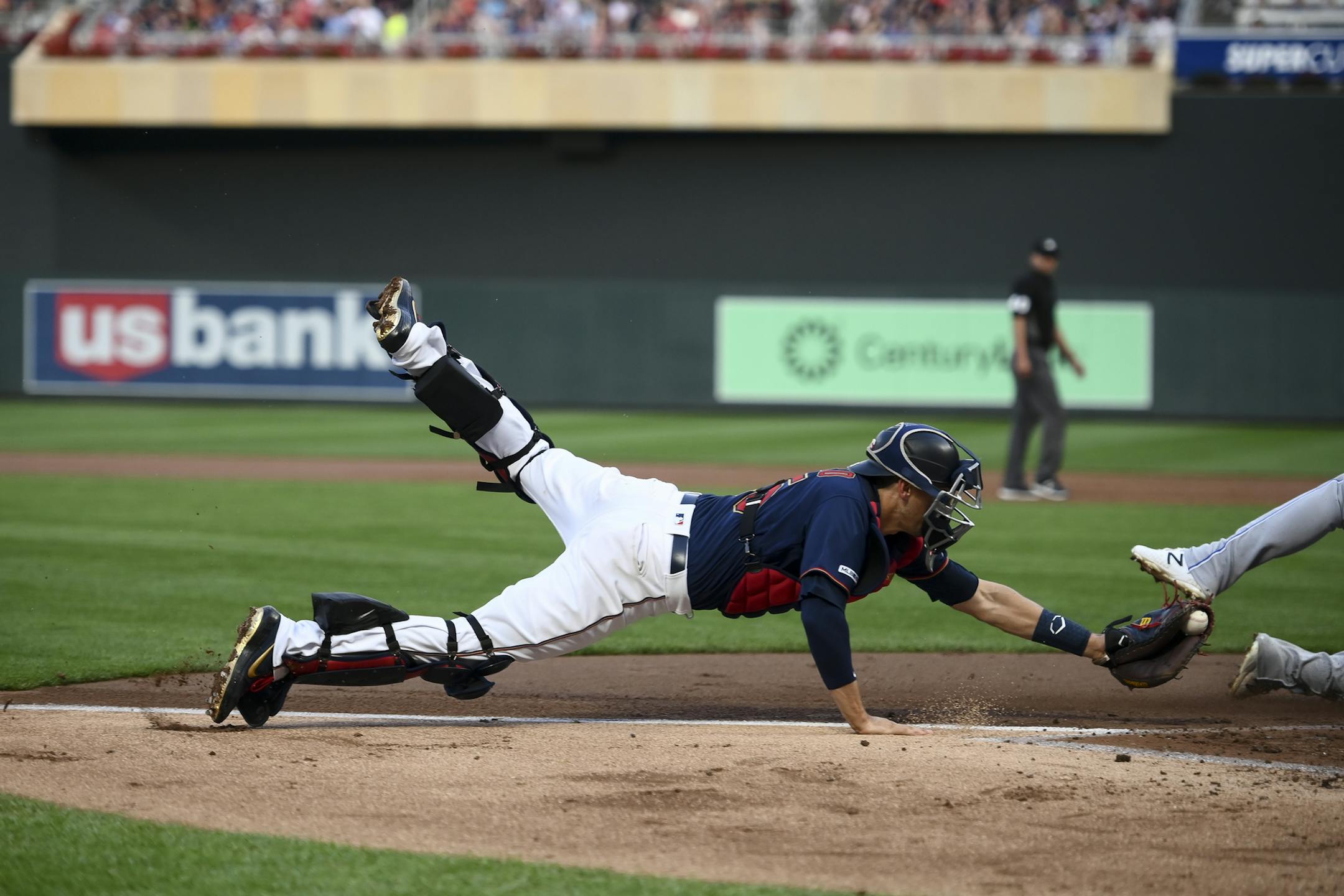 Minnesota Twins catcher Jason Castro (15) was unable to get the tag on Kansas City Royals first baseman Ryan McBroom (9) as he scored off a sacrifice fly by Kansas City Royals catcher Meibrys Viloria (72) in the top of the second inning. ] Aaron Lavinsky &#x2022; aaron.lavinsky@startribune.com The Minnesota Twins played the Kansas City Royals on Saturday, Sept. 21, 2019 at Target Field in Minneapolis, Minn.