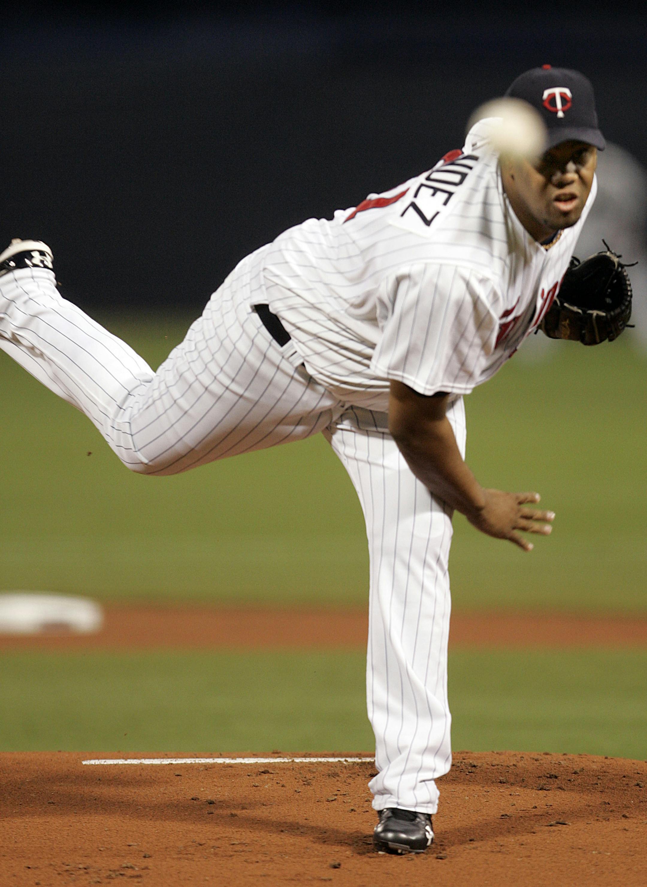CARLOS GONZALEZ ï cgonzalez@startribune.com March 31, 2008 ñ Minneapolis, MN ñ The Metrodome - MLB ñ Home Opener ñ Minnesota Twins vs. Los Angeles Angels of Anaheim ñ Twins starting pitcher Livan Hernandez (61) in the first inning.
