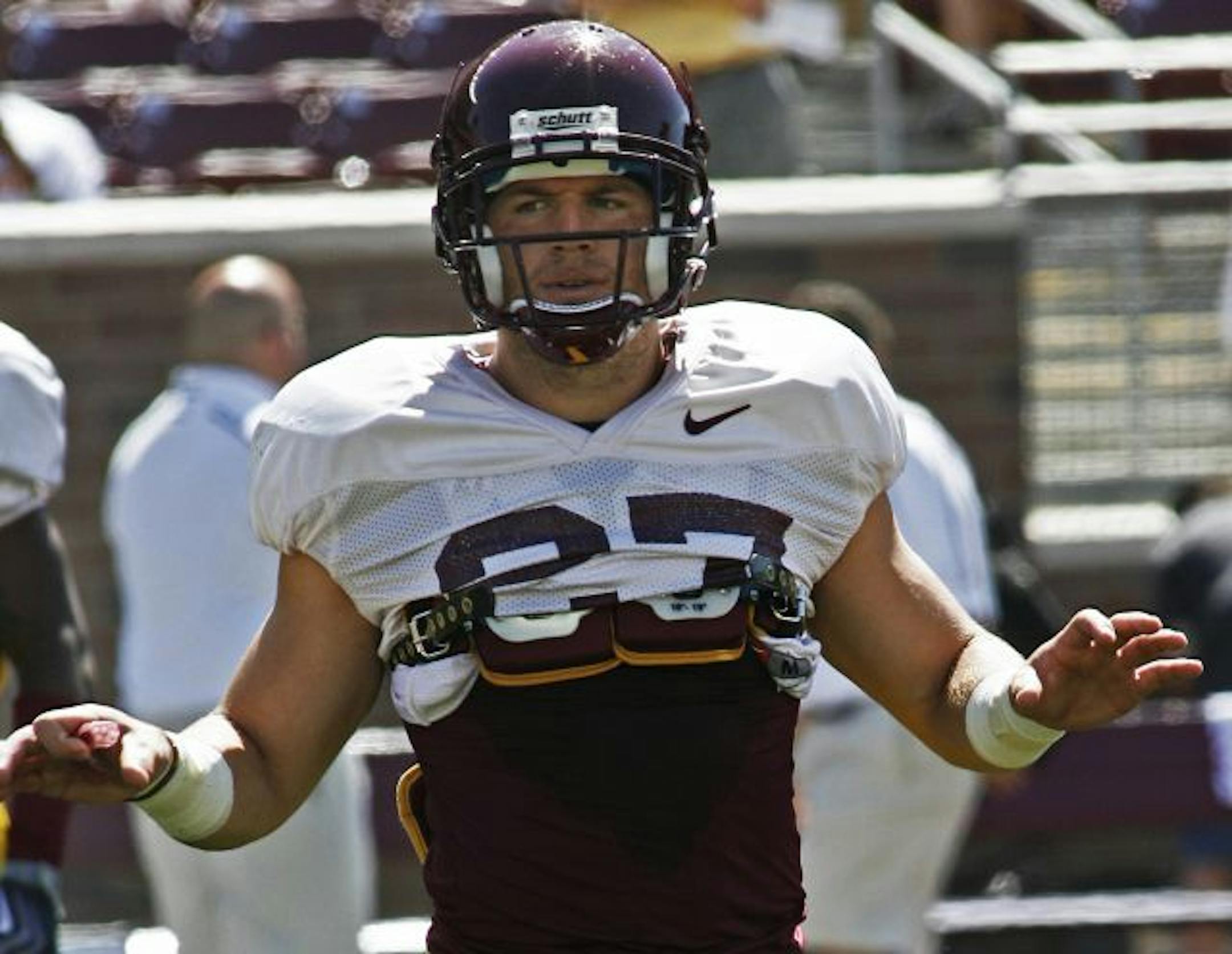 Gophers safety Kyle Theret