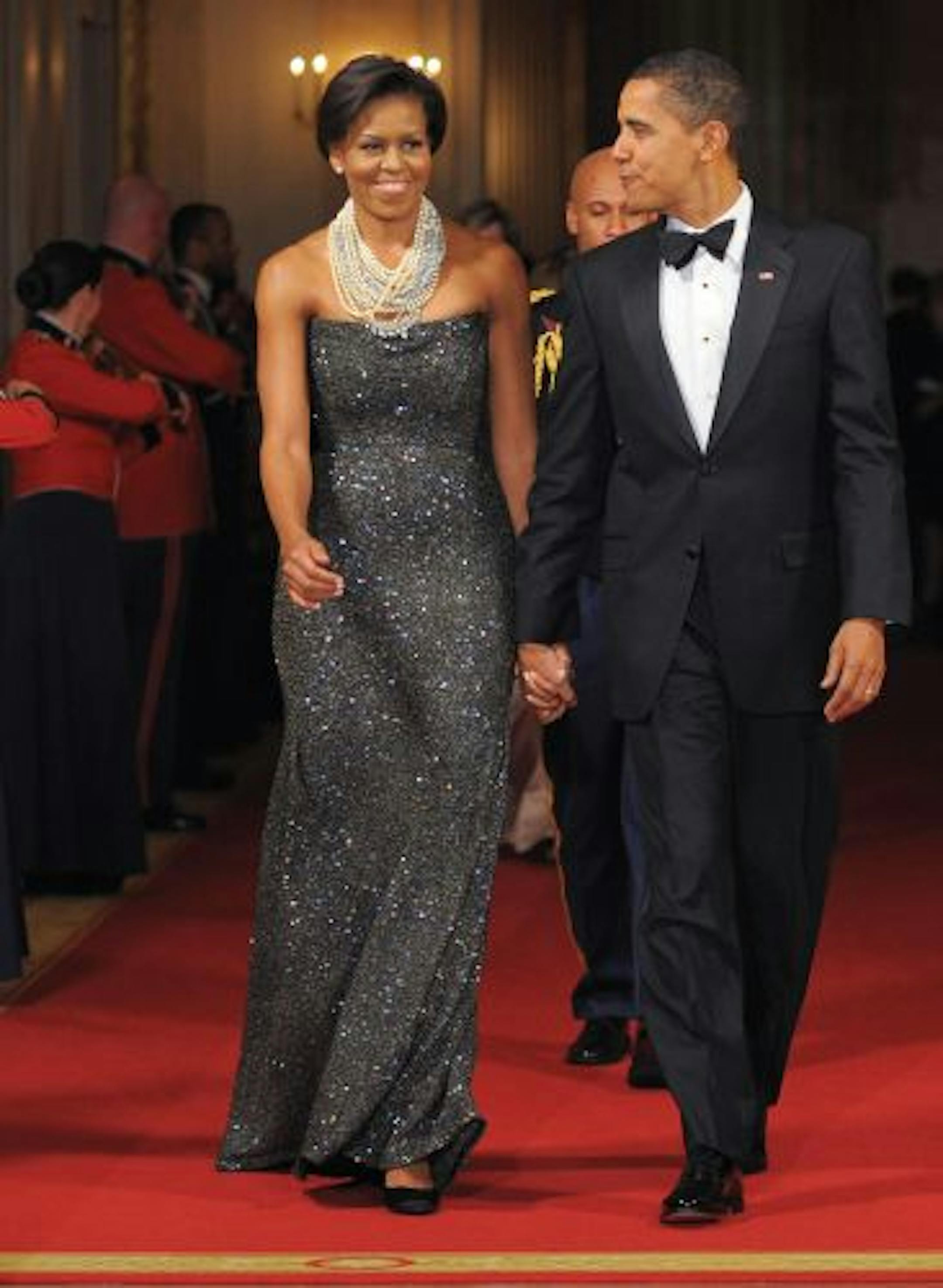 US President Barack Obama and First Lady Michelle Obama make their way into the East Room for after dinner entertainment with US governors February 22, 2009 at the White House in Washington, DC. AFP PHOTO/Mandel NGAN
