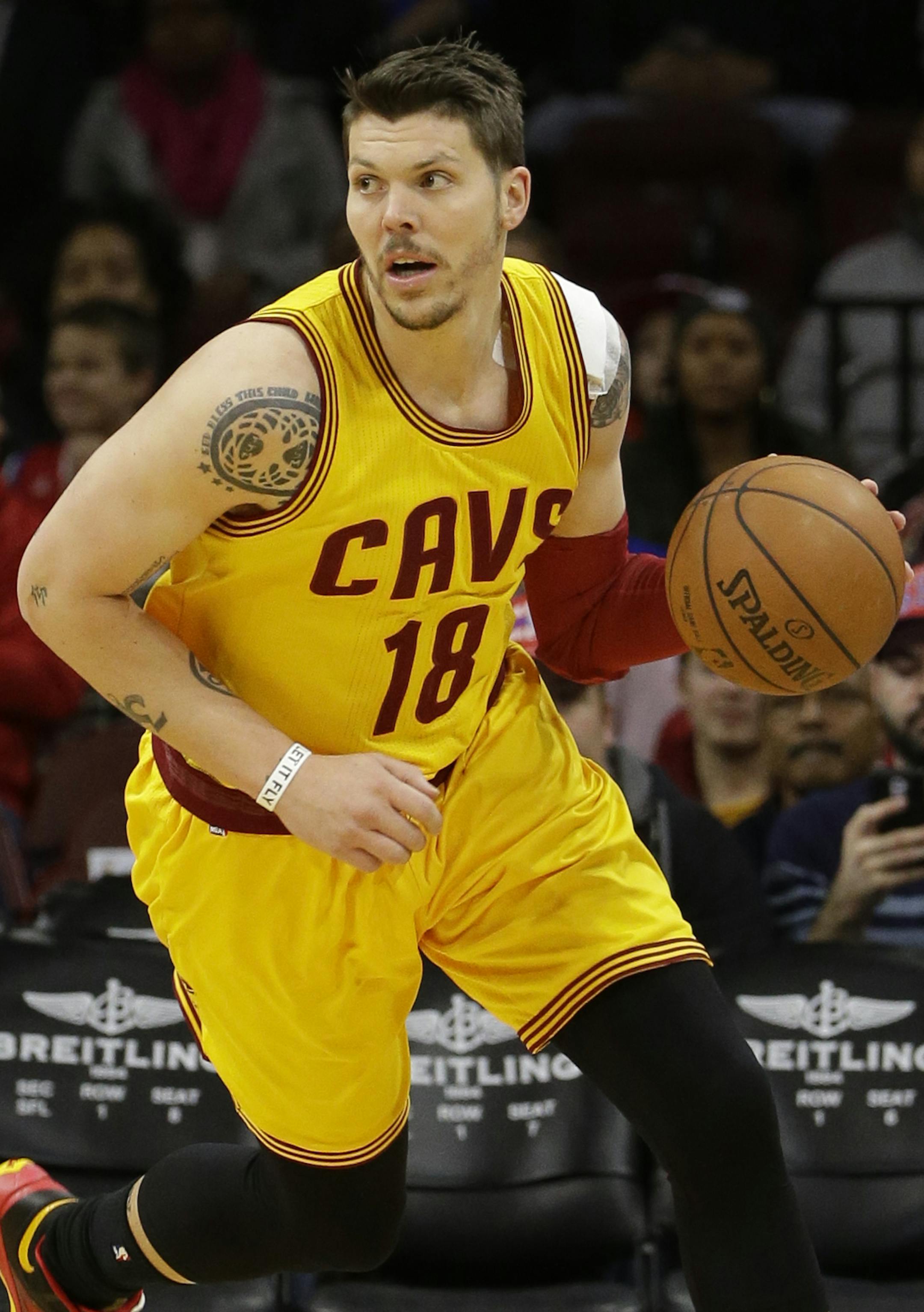 Cleveland Cavaliers' Mike Miller in action during an NBA basketball game against the Philadelphia 76ers, Monday, Jan. 5, 2015, in Philadelphia. (AP Photo/Matt Slocum)