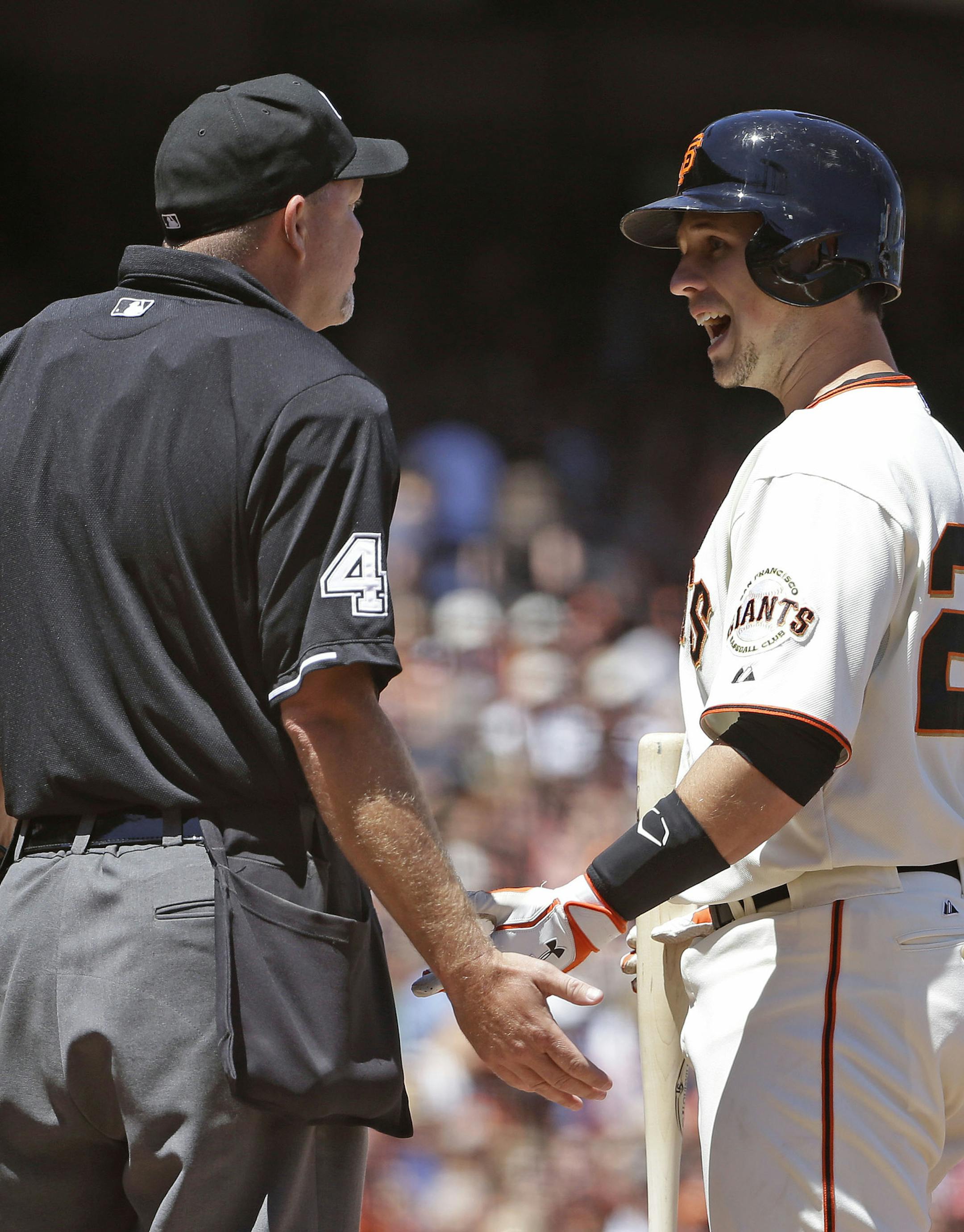 San Francisco Giants' Buster Posey, right,