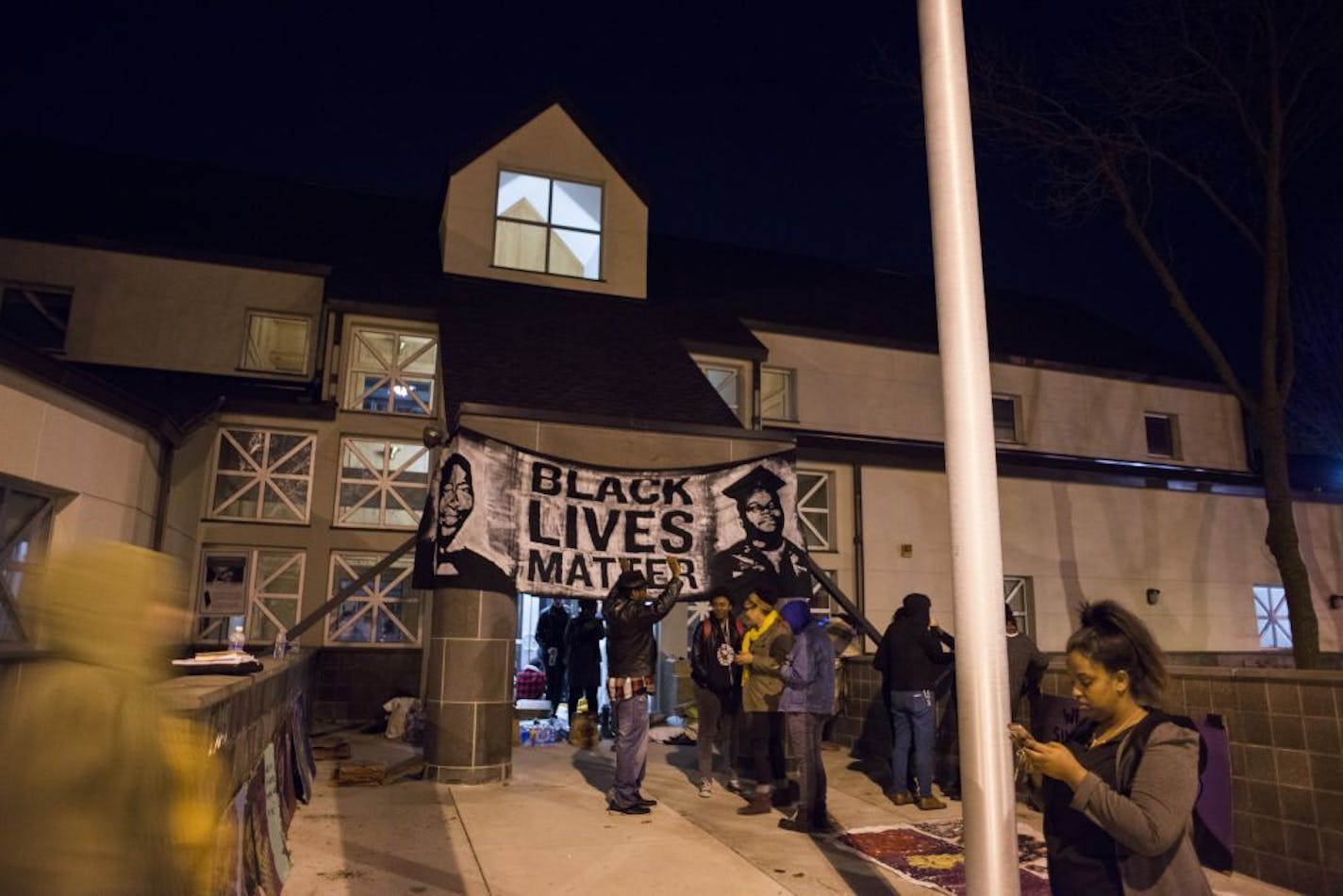 Protestors occupied the entrance to the 4th Precinct.