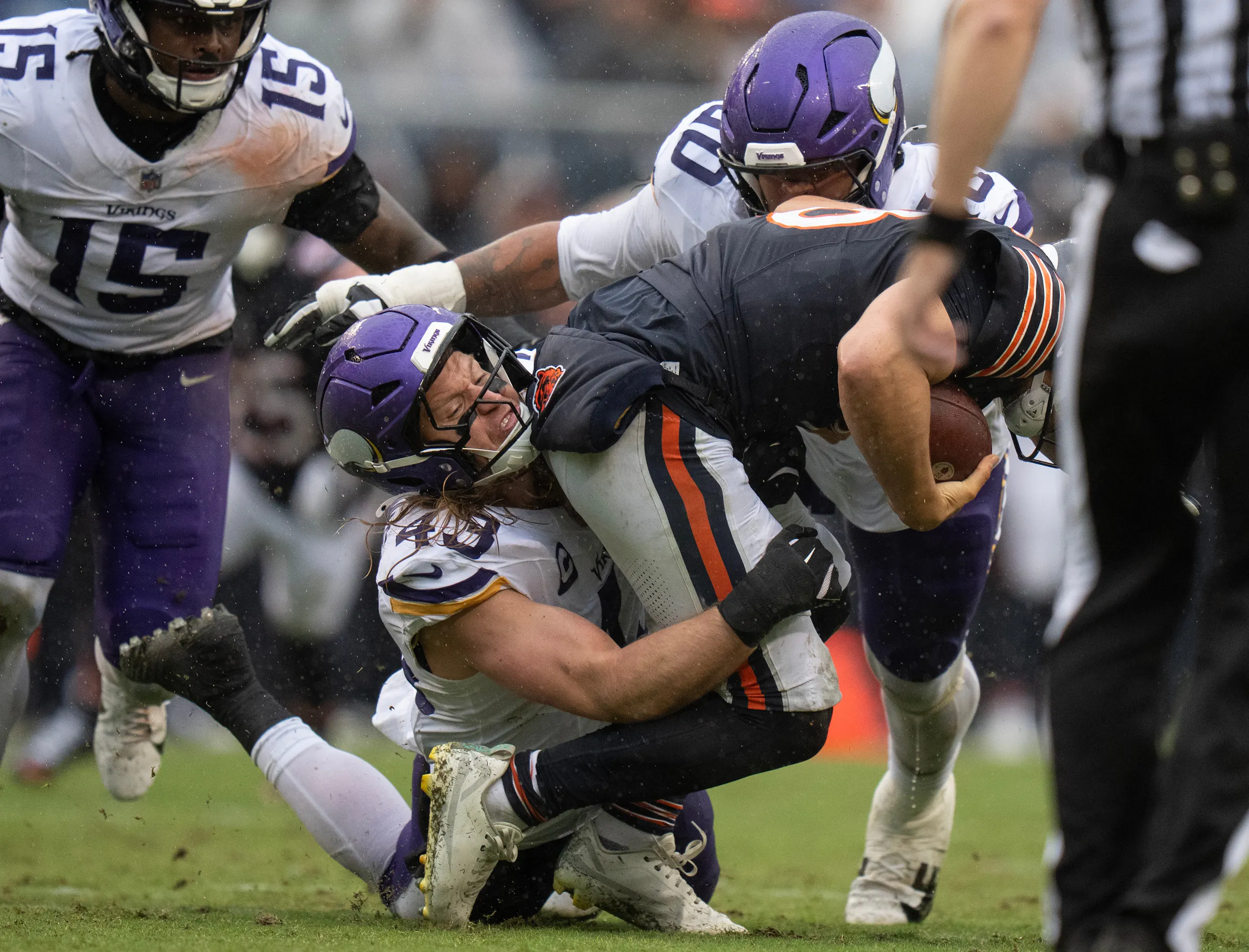 MN Vikings vs. Bears score, recap: Carson Wentz, Caleb Williams injury