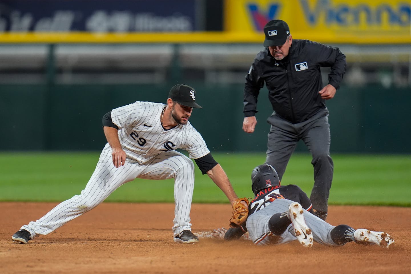 Byron Buxton injured during Wednesday's game between Twins and White Sox