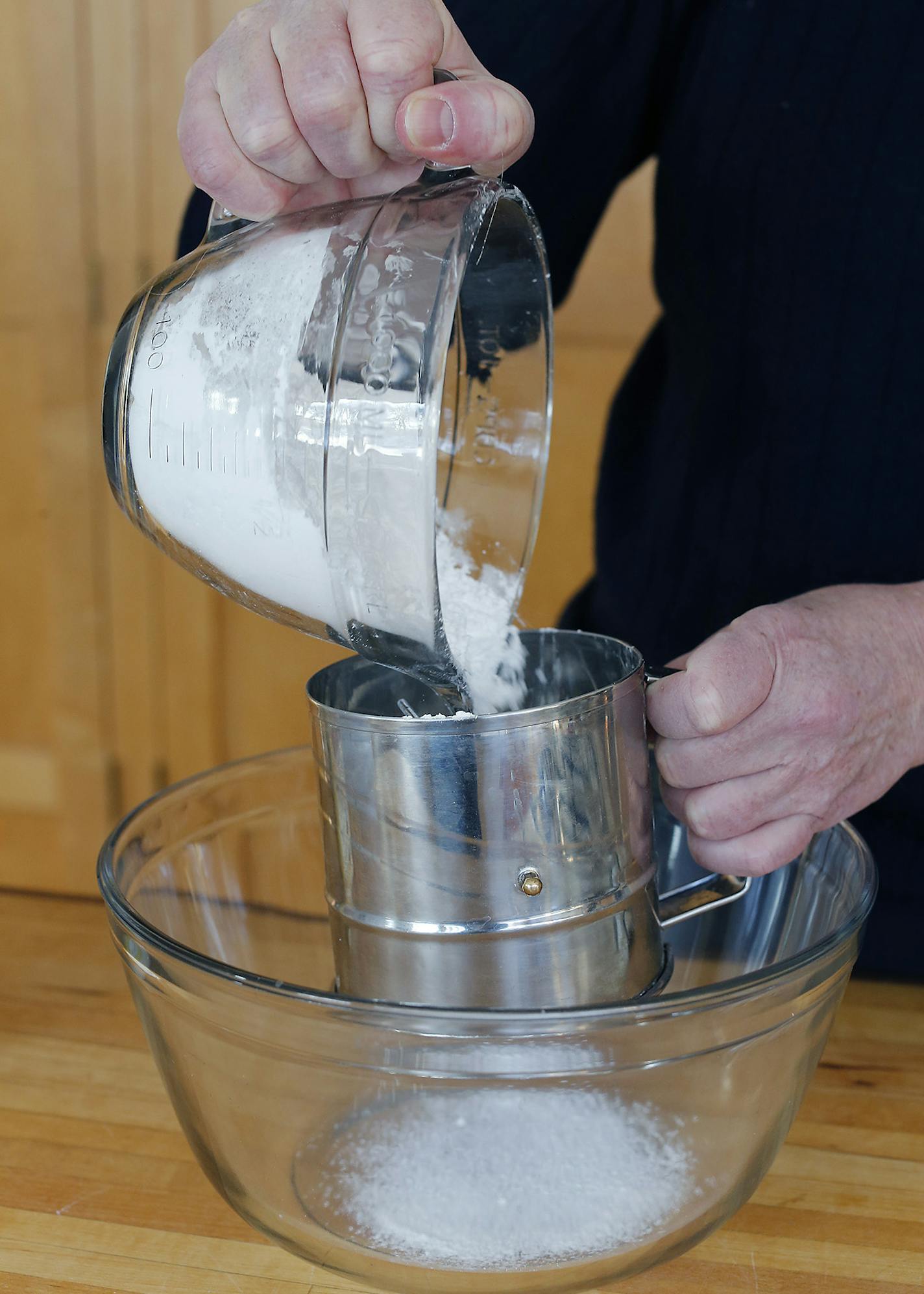 Baking Central tackles French macarons. ] (ELIZABETH FLORES/STAR TRIBUNE) ELIZABETH FLORES &#x2022; eflores@startribune.com