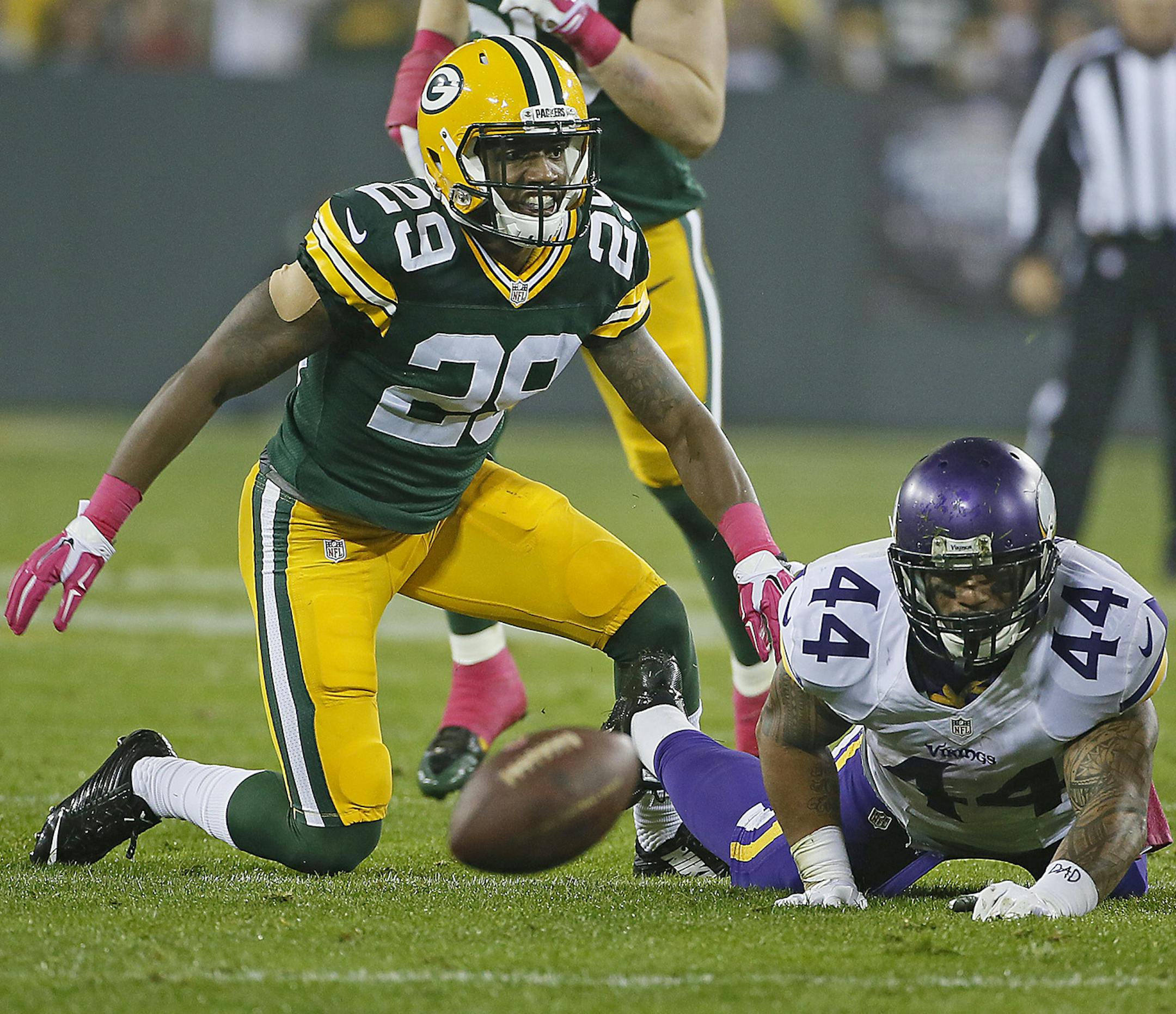 Minnesota Vikings running back Matt Asiata (44) fumbled the ball after being tackled by Green Bay Packers cornerback Casey Hayward (29)in the first quarter as the Minnesota Vikings took on the Green Bay Packers at Lambeau Field, Thursday, October 2, 2014 in Green Bay, Wis. ] (ELIZABETH FLORES/STAR TRIBUNE) ELIZABETH FLORES • eflores@startribune.com