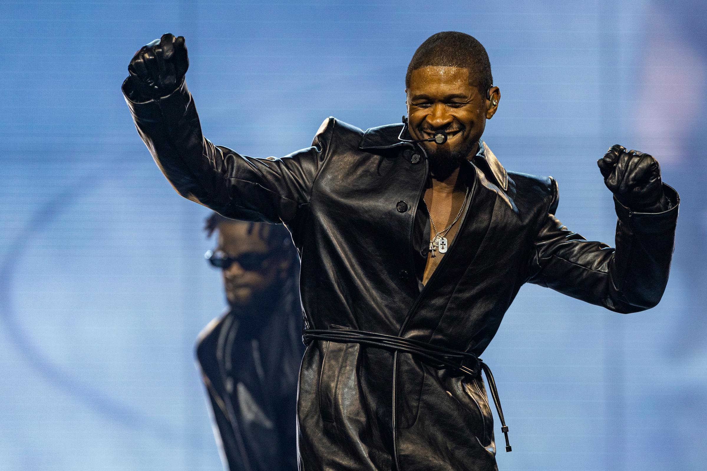 Review: Why was R&B icon Usher such a big tease in Minneapolis?