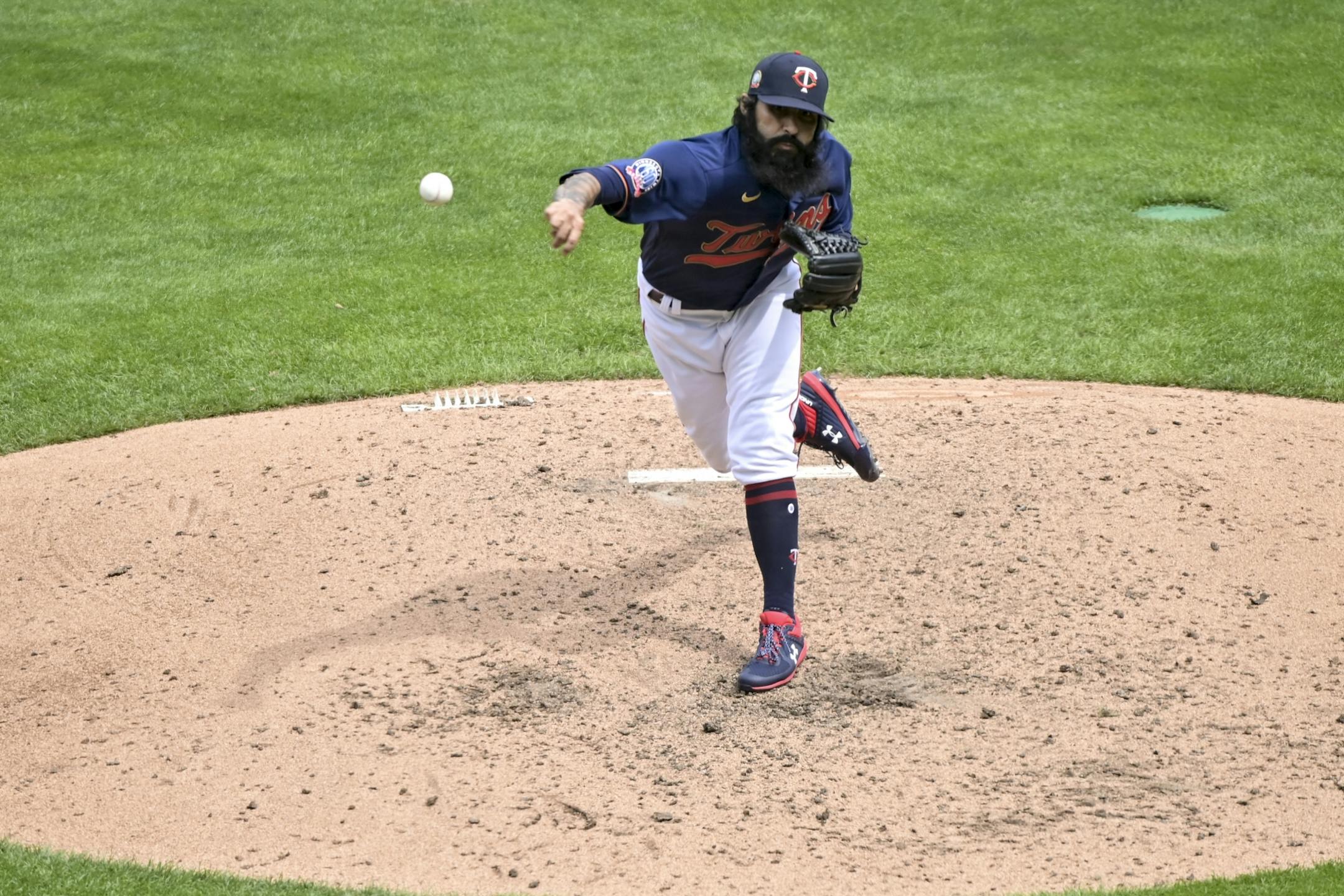 Minnesota Twins relief pitcher Sergio Romo (54) threw a pitch in the top of the sixth inning.