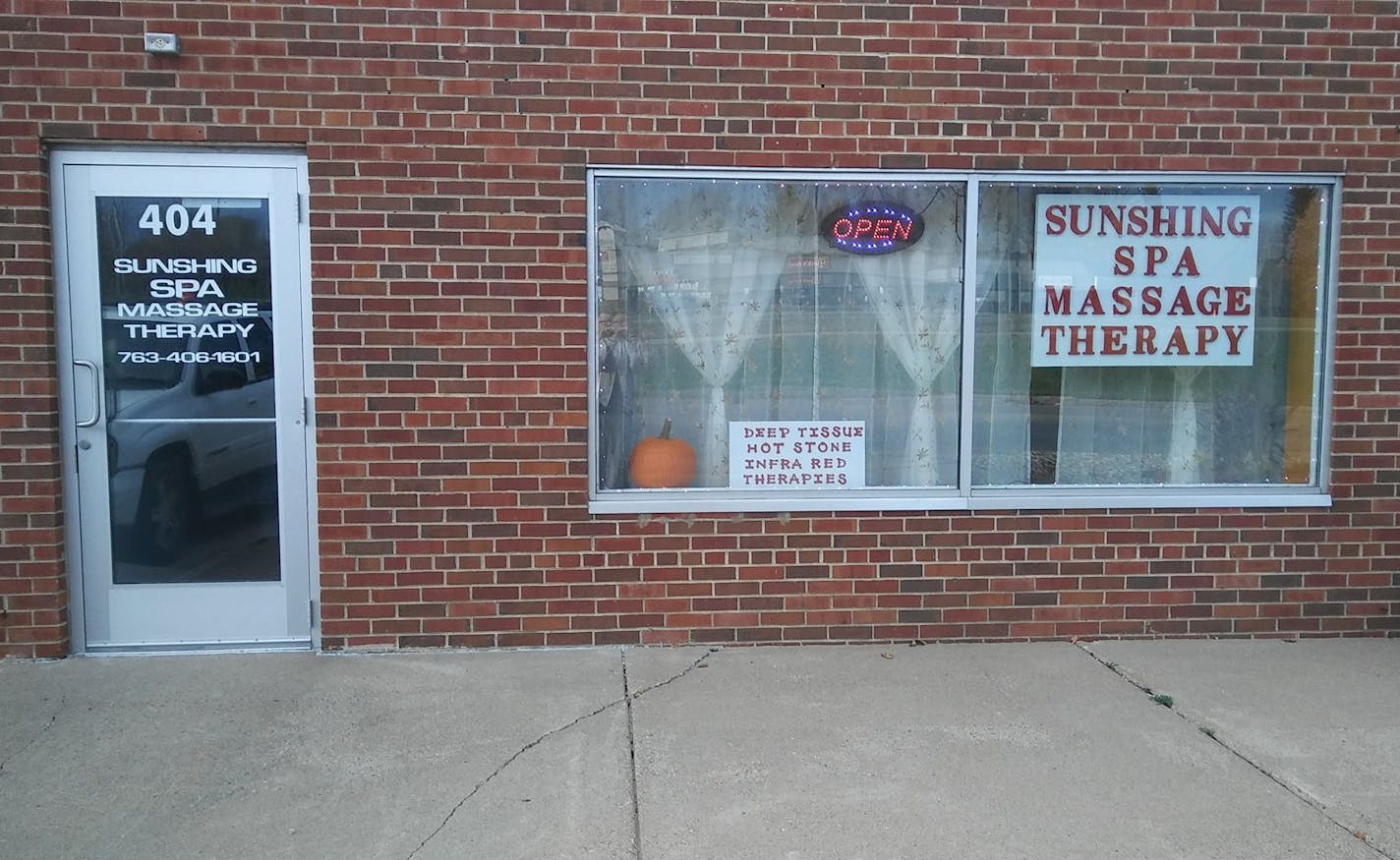 Exterior of the Sunshing Spa in Buffalo, Minn., before the police raid. ORG XMIT: k1EjojDzuqIa4YRFeEYq