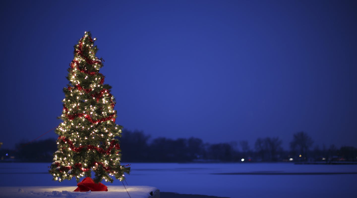 A Christmas tree sits on a dock in the snow at White Bear Lake in Minnesota on Monday, Nov. 30, 2015. (Jeff Wheeler/Minneapolis Star Tribune/TNS)