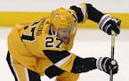 Pittsburgh Penguins' Nick Bjugstad gets off a pass during the first period of an NHL hockey game against the Chicago Blackhawks in Pittsburgh, Saturda
