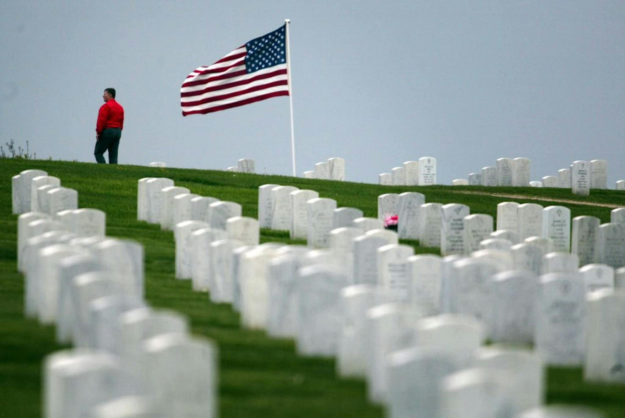 Fort Snelling National Cemetary, Minneapolis, MN 05/22/2002 For those that wanted to avoid the crowds over the memorial day weekend, Fort Snelling National Cemetary was a peaceful place Wednesday night.