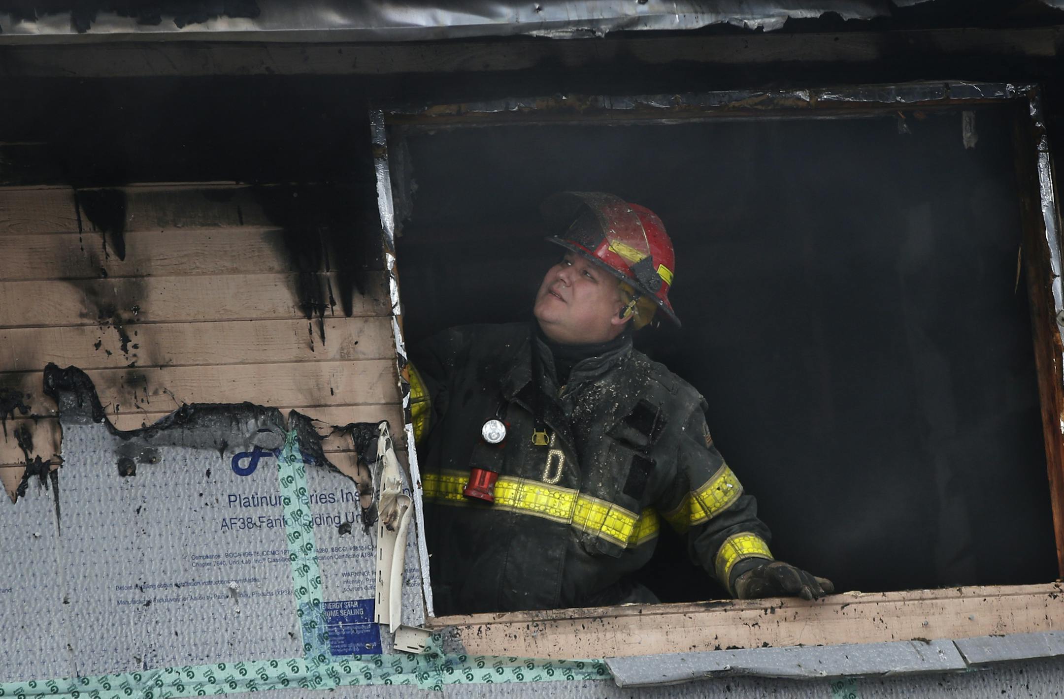 A fire at a duplex on the 3100 block of Colfax Ave N in Minneapolis resulted damage to both units. but no fatalities.] Richard Tsong-Taatarii/rtsong-taatarii@startribune.com