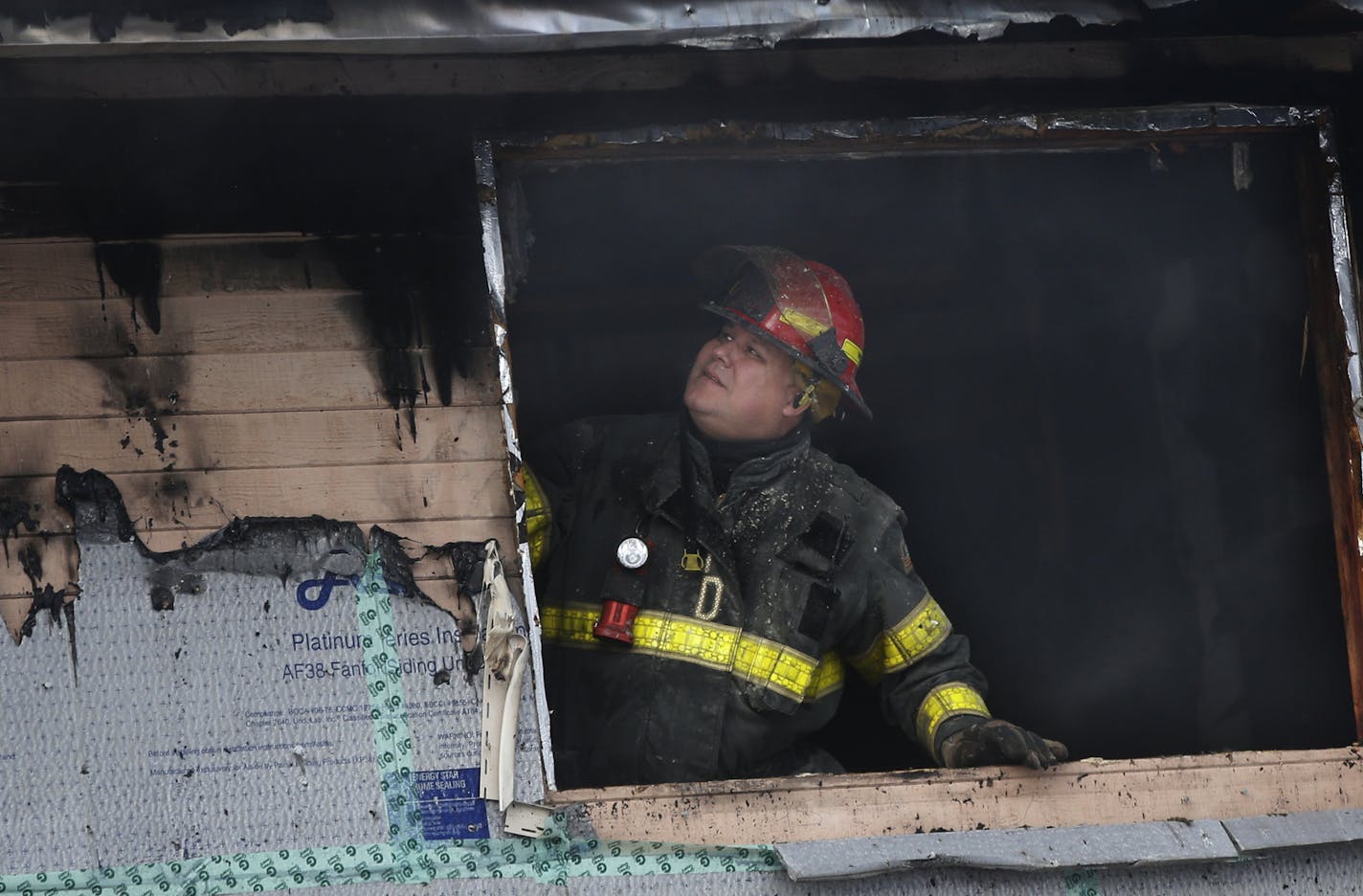 A fire at a duplex on the 3100 block of Colfax Ave N in Minneapolis resulted damage to both units. but no fatalities.] Richard Tsong-Taatarii/rtsong-taatarii@startribune.com