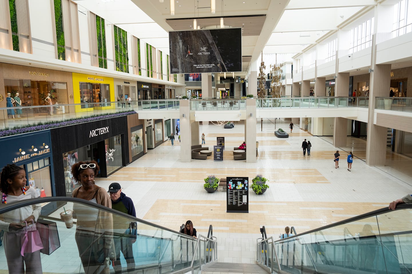 Edina mall competition heats up as stores move from Galleria to Southdale