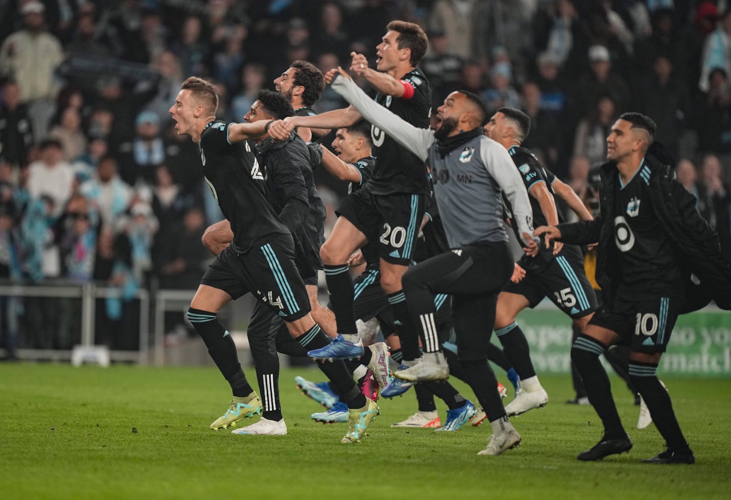 Minnesota United players run to the fans after winning 5-2. The Minnesota United FC Loons hosted the Los Angeles Galaxy at Allianz Field on Saturday, Oct. 7, 2023 in St. Paul, Minn. ] RENEE JONES SCHNEIDER • renee.jones@startribune.com