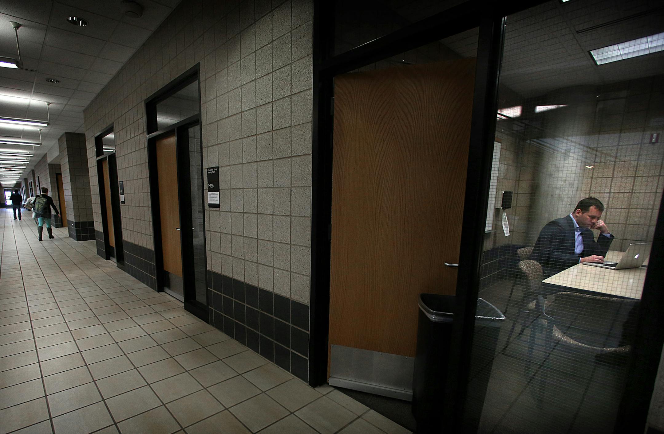 Ernie Lietzan, a former Navy lieutenant, found a quiet place to study in a small room at the U’s Carlson School of Management.