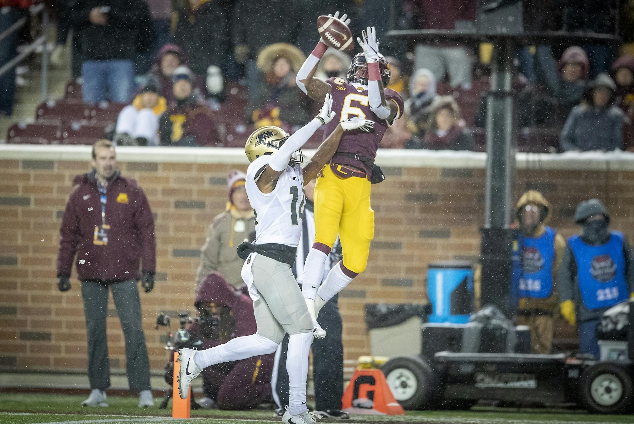 Minnesota's wide receiver Tyler Johnson caught a touchdown pass in the end zone despite pressure from Purdue's cornerback Antonio Blackmon during the fourth quarter as Minnesota took on Purdue at TCF Bank Stadium, Saturday, November 10, 2018 in Minneapolis, MN.