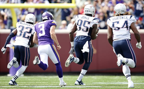 Chandler Jones (95) blocked a field goal attempt by the Vikings Blair Walsh (3) and returned it for a touchdown in the second quarter. ] CARLOS GONZAL