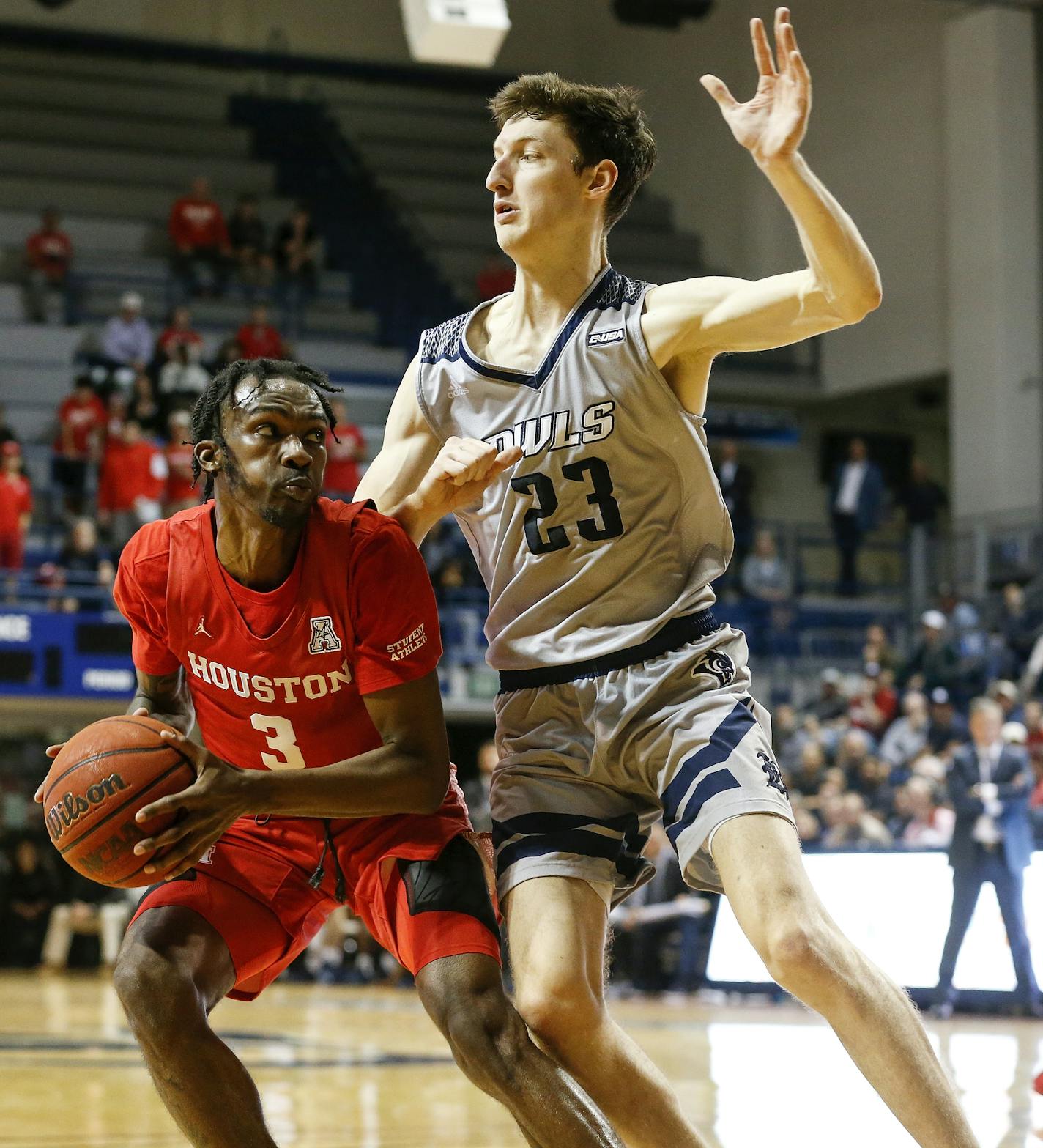 Houston Cougars guard DeJon Jarreau (3) drives to the basket defended by Rice Owls guard Drew Peterson (23) during the second half of the NCAA basketball game between the Rice Owls and the Houston Cougars at Tudor Fieldhouse in Houston, TX on Tuesday, November 19, 2019. The Cougars defeated the Owls 97-89. ORG XMIT: +n8QxsSFs8+VjlqedfWLYw==